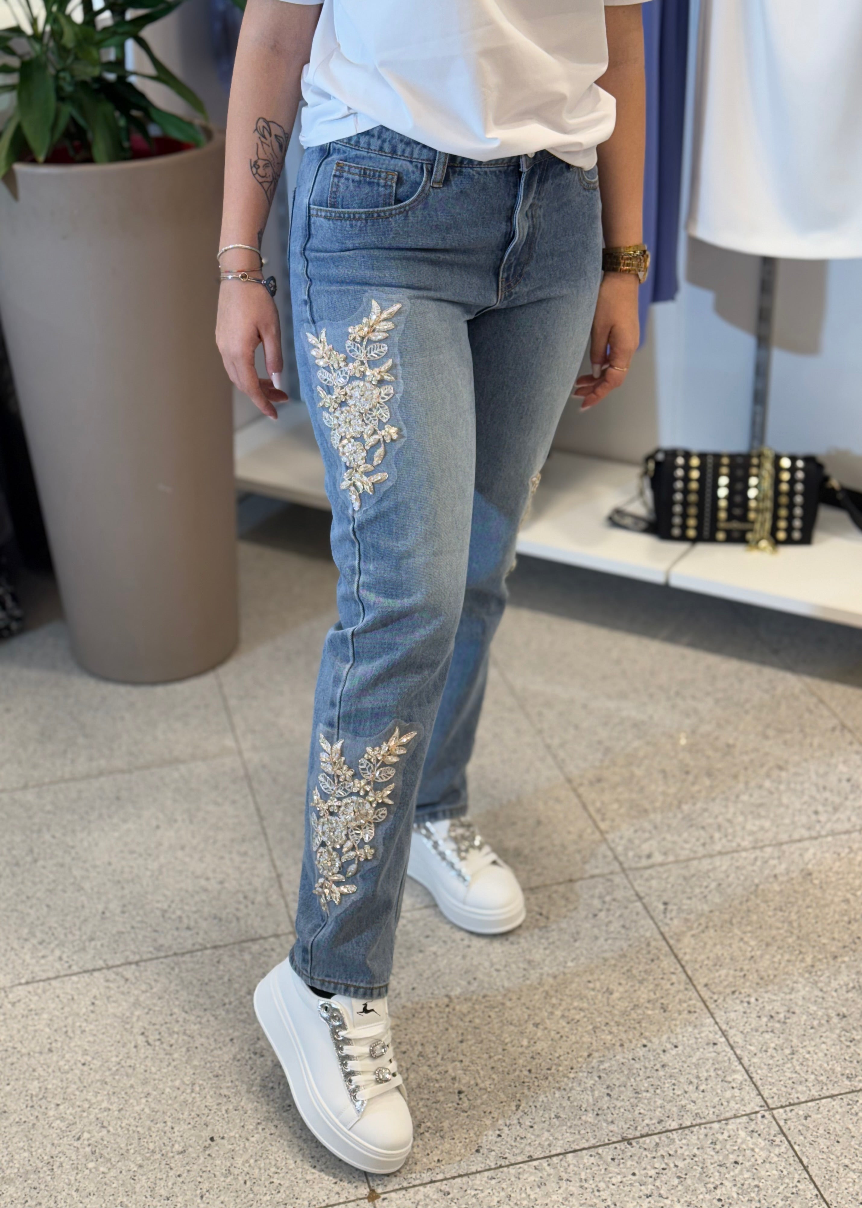 TRASH AND LUXURY - Jeans lavaggio chiaro con applicazione donna