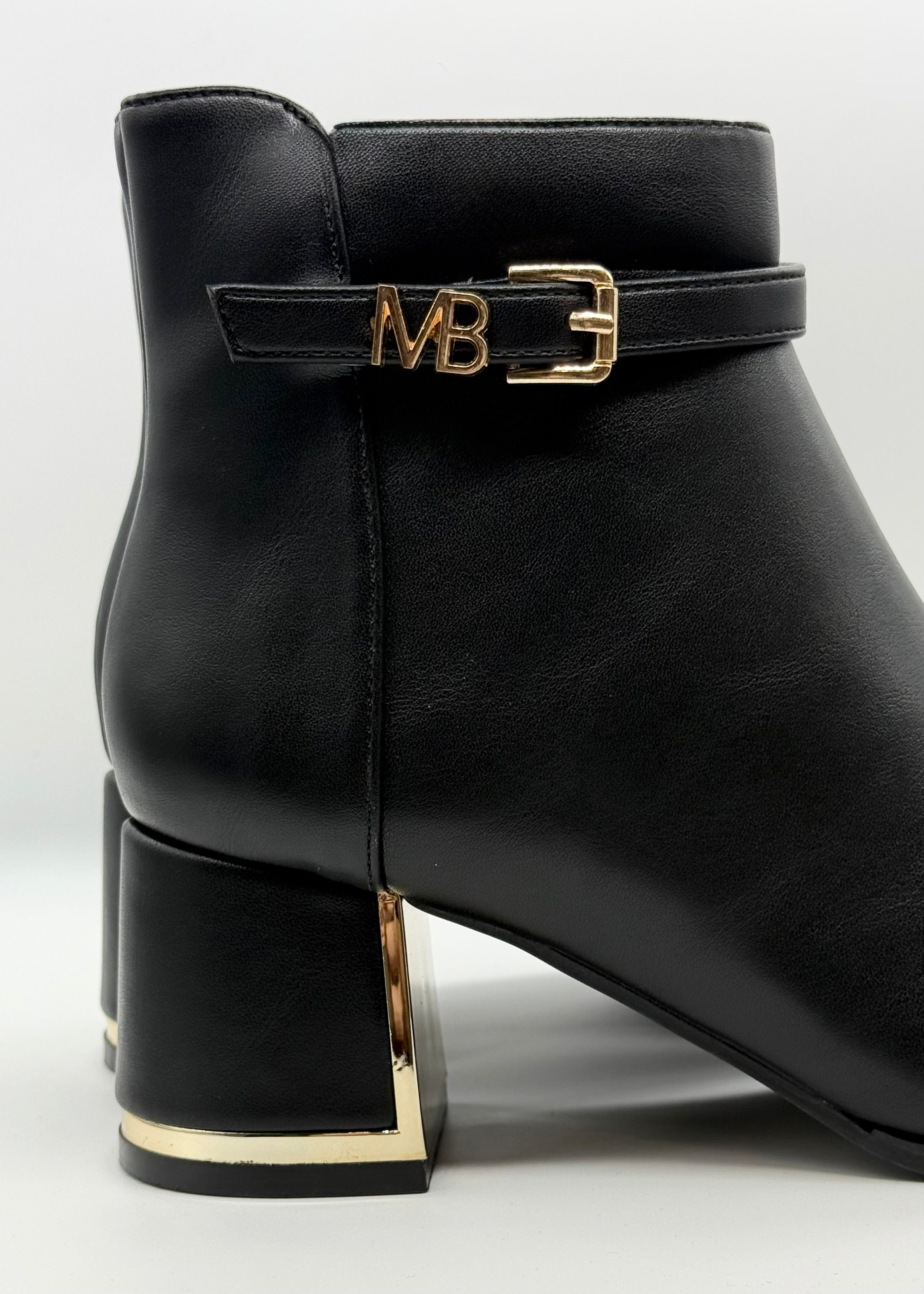 MARIELLA BURANI - Stivaletto nero con tacco e fibbia oro donna