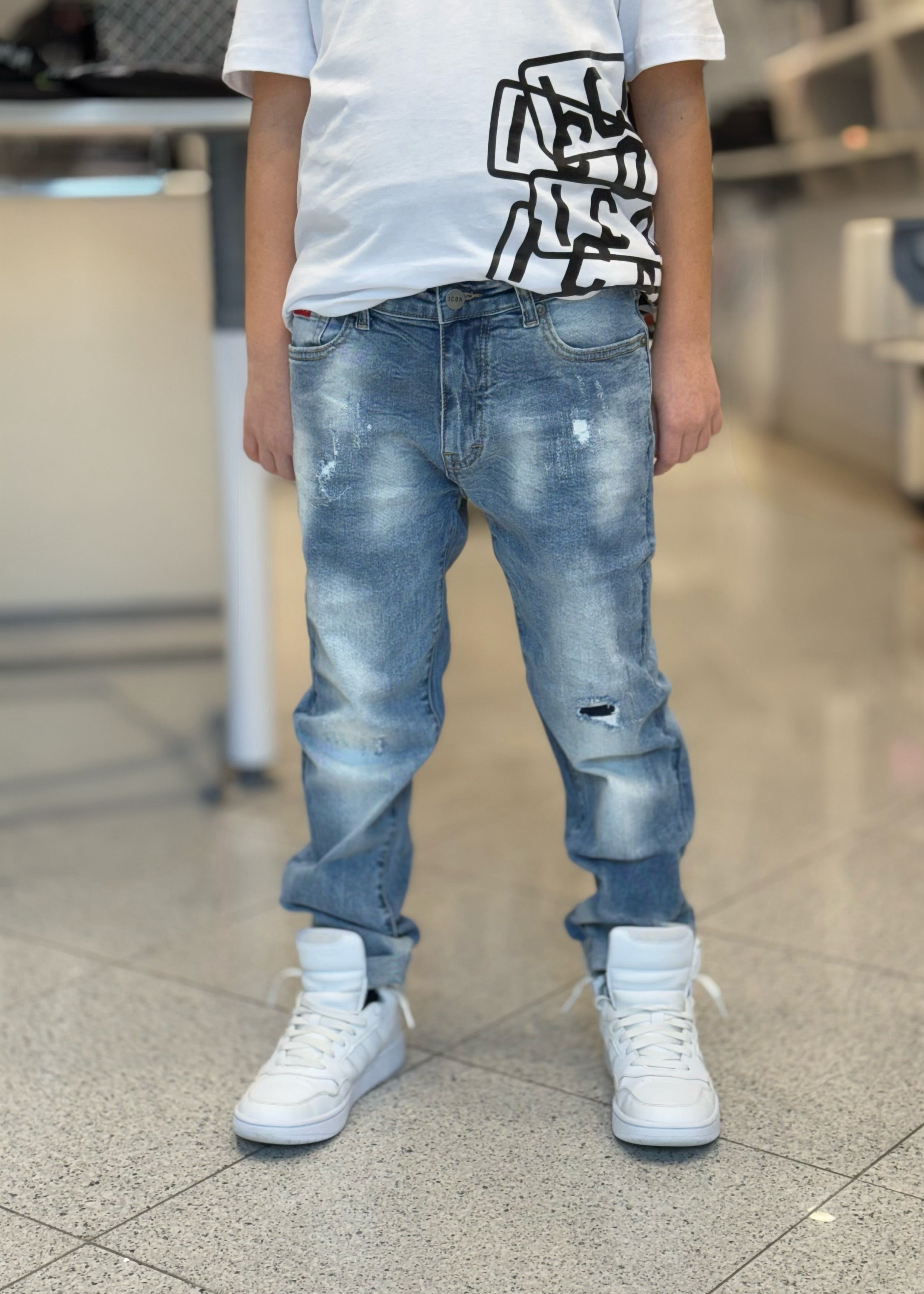 ICON - Jeans lavaggio chiaro con logo sul retro bambino