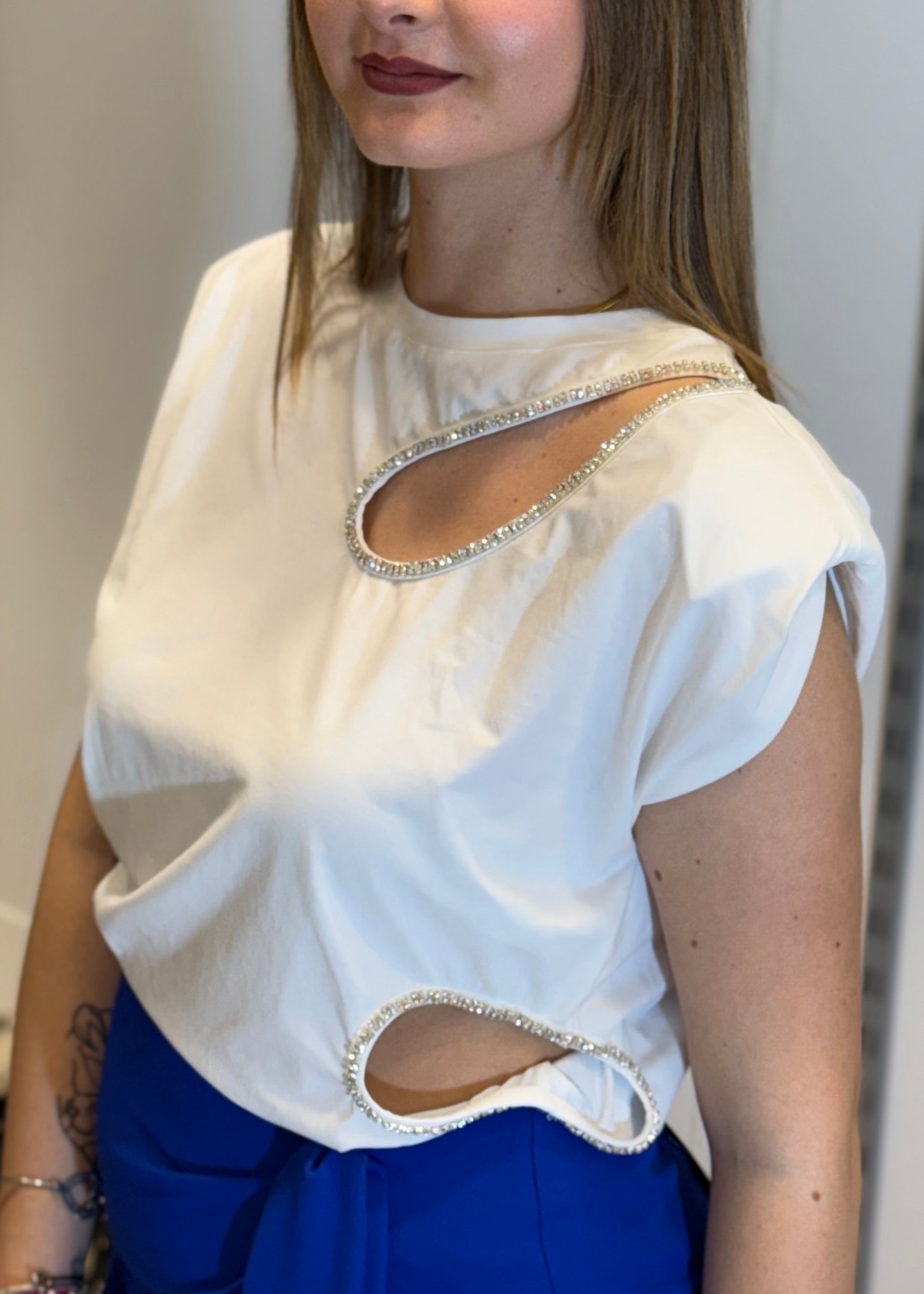 KORALLINE - T-shirt bianca con aperture in strass donna