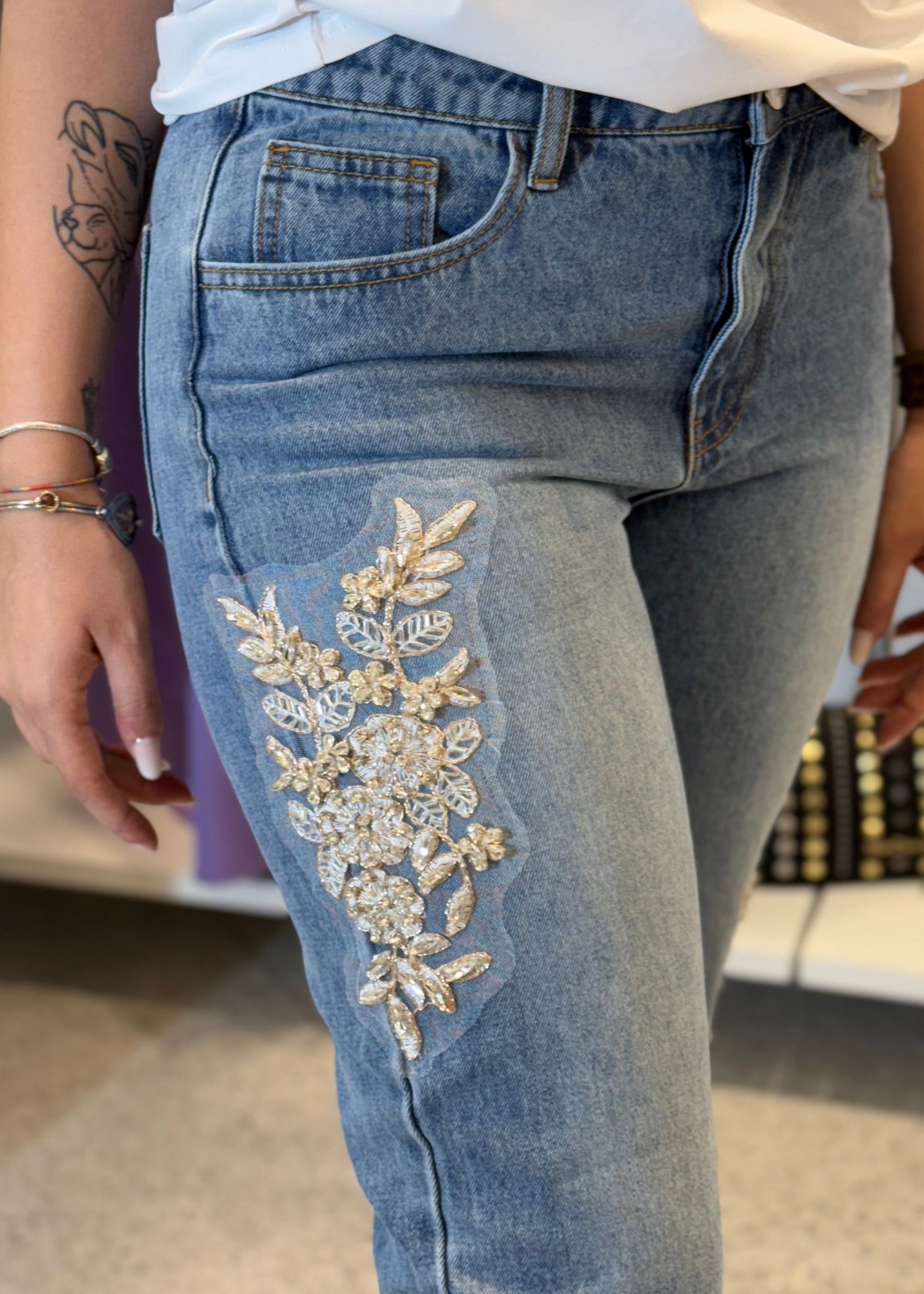 TRASH AND LUXURY - Jeans lavaggio chiaro con applicazione donna