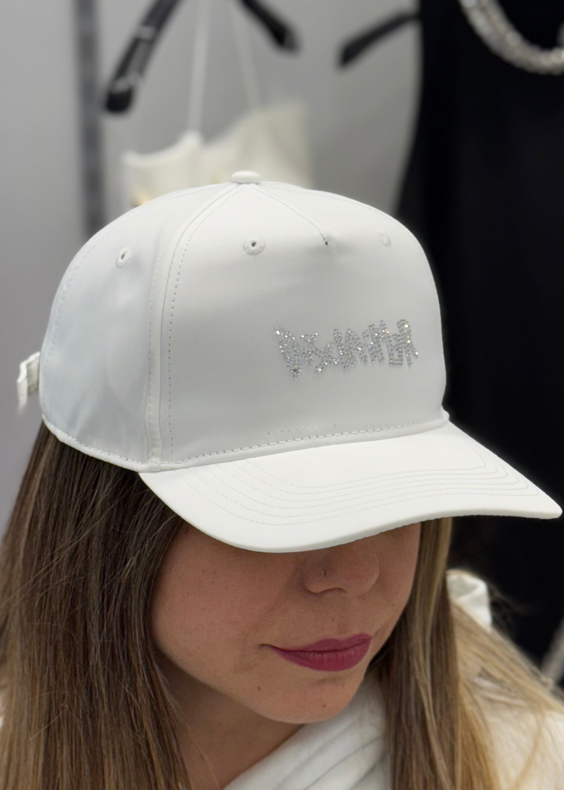 DISCLAIMER - Cappello con logo in strass