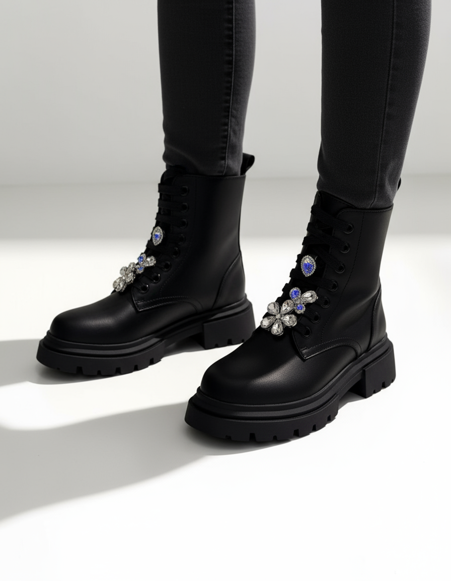 GAELLE - Anfibio nero con charms argento