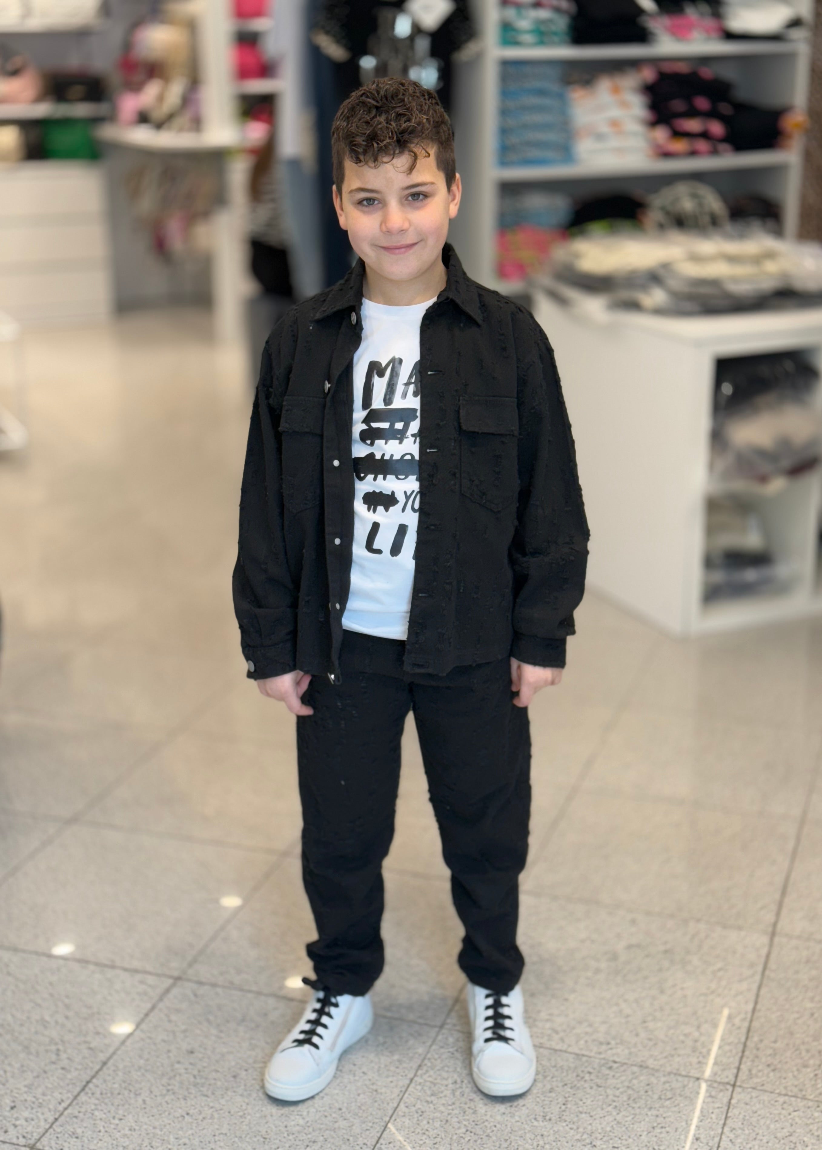 NEVER TOO - Pantalone nero in denim effetto strappato bambino