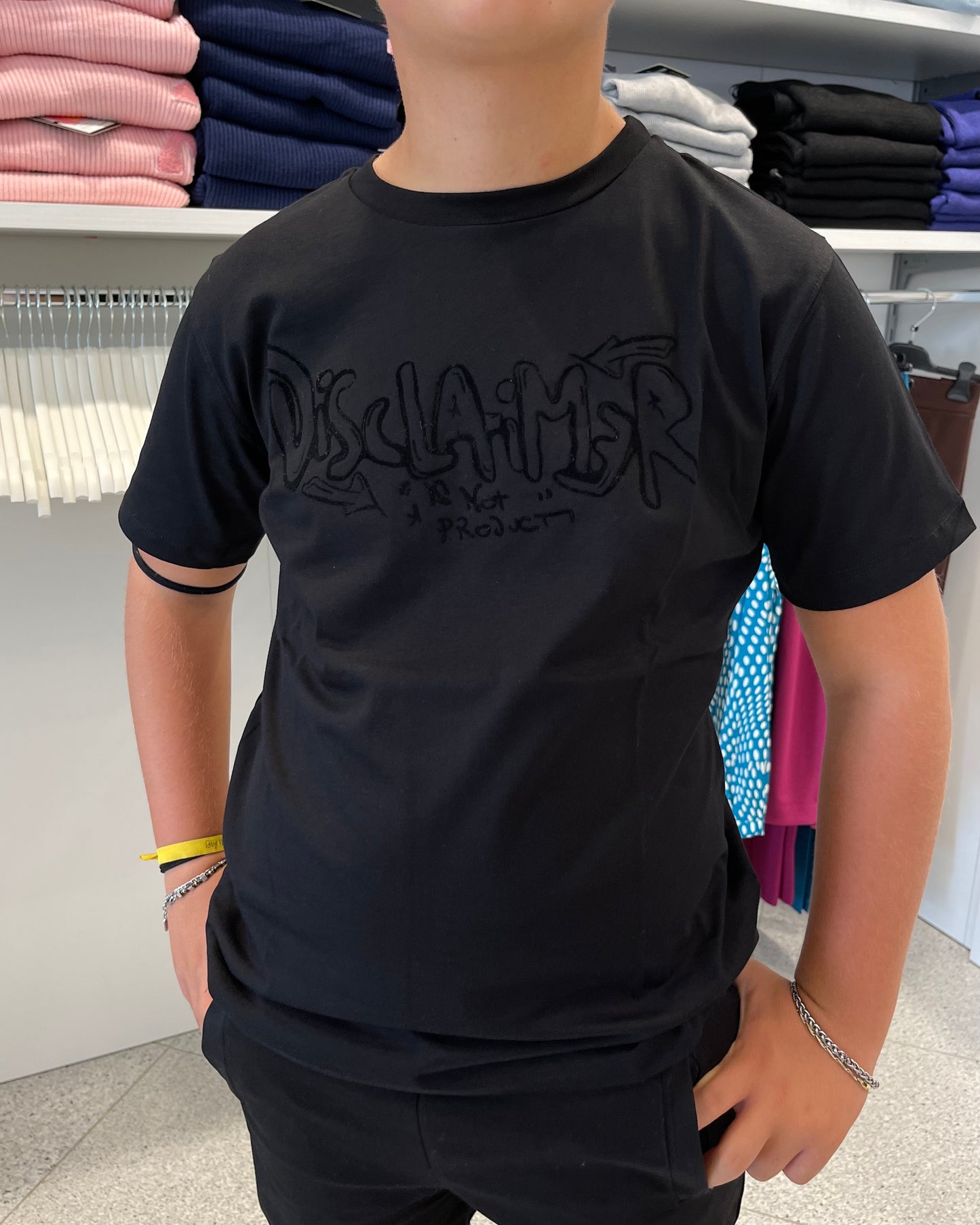 DISCLAIMER - T-shirt nera con logo bambino