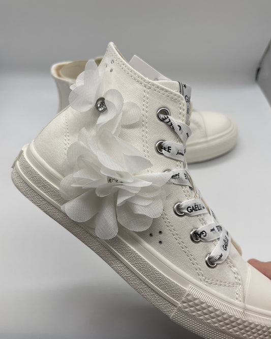 GAELLE - Sneakers bianca in tela con maxi fiore bianco