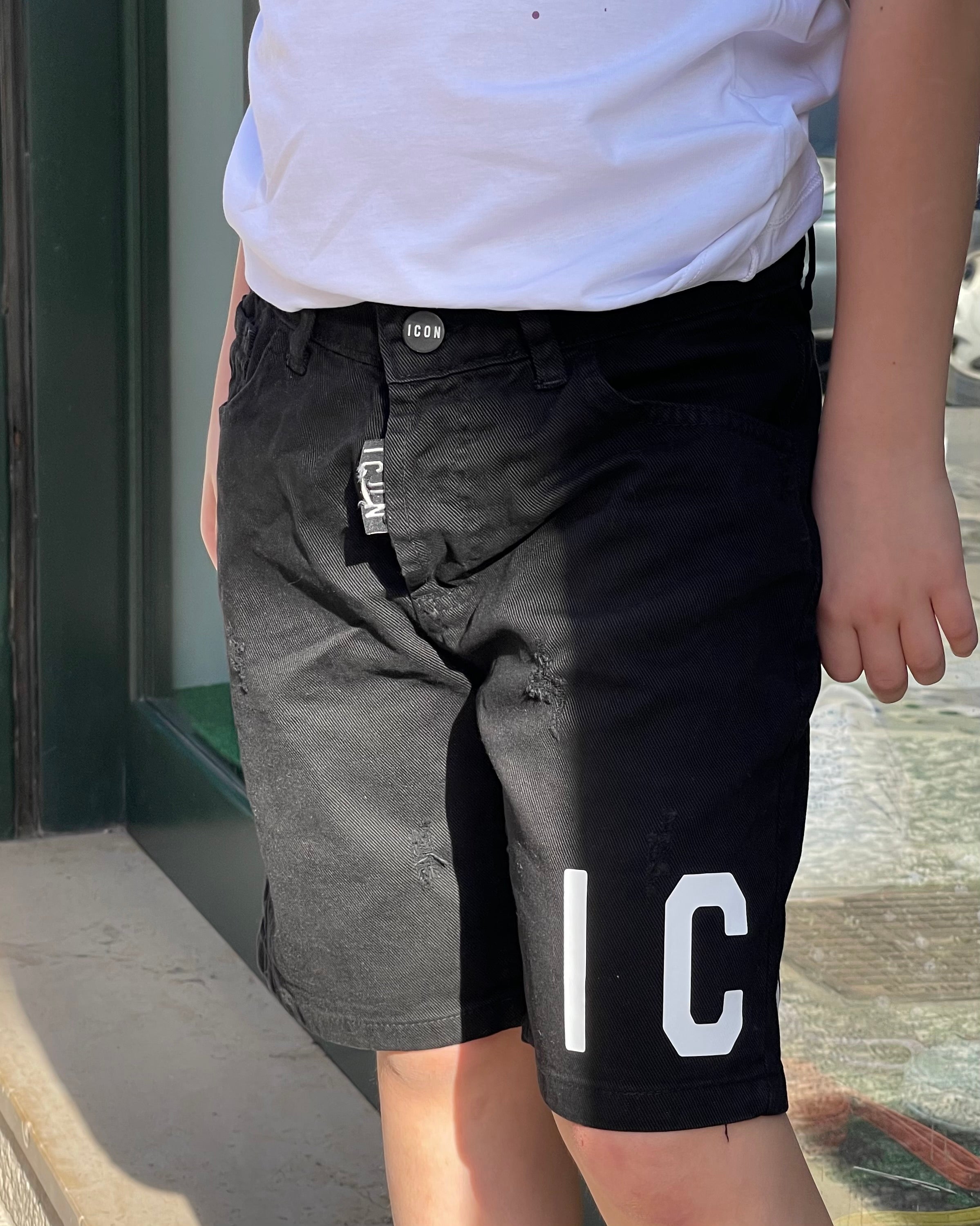 ICON - Bermuda nera in jeans con logo bianco bambino