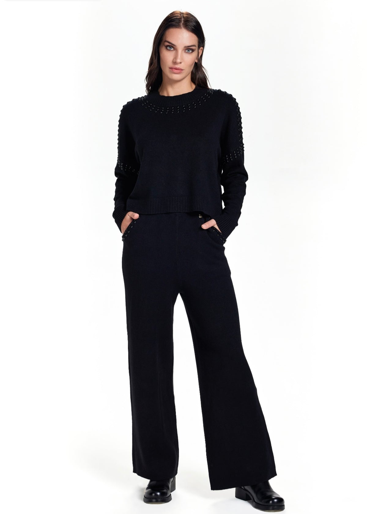 TAKE TWO - Completo in maglia con borchie