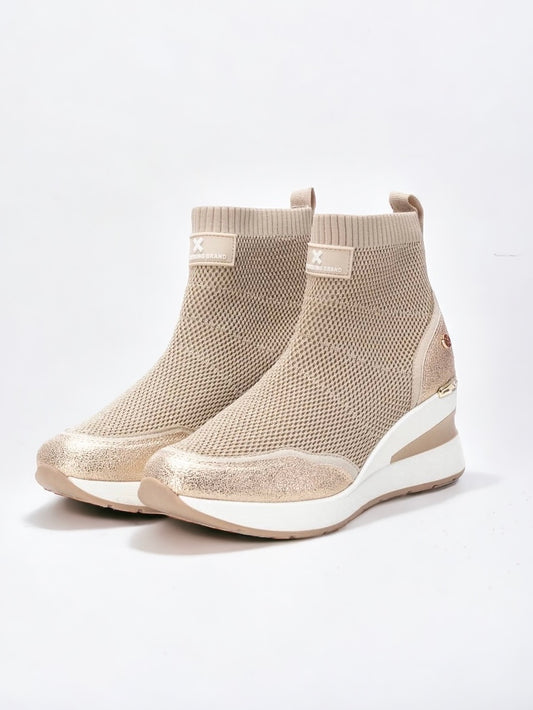 XTI - MEMORY FOAM - Stivaletto beige in maglia con zeppa donna