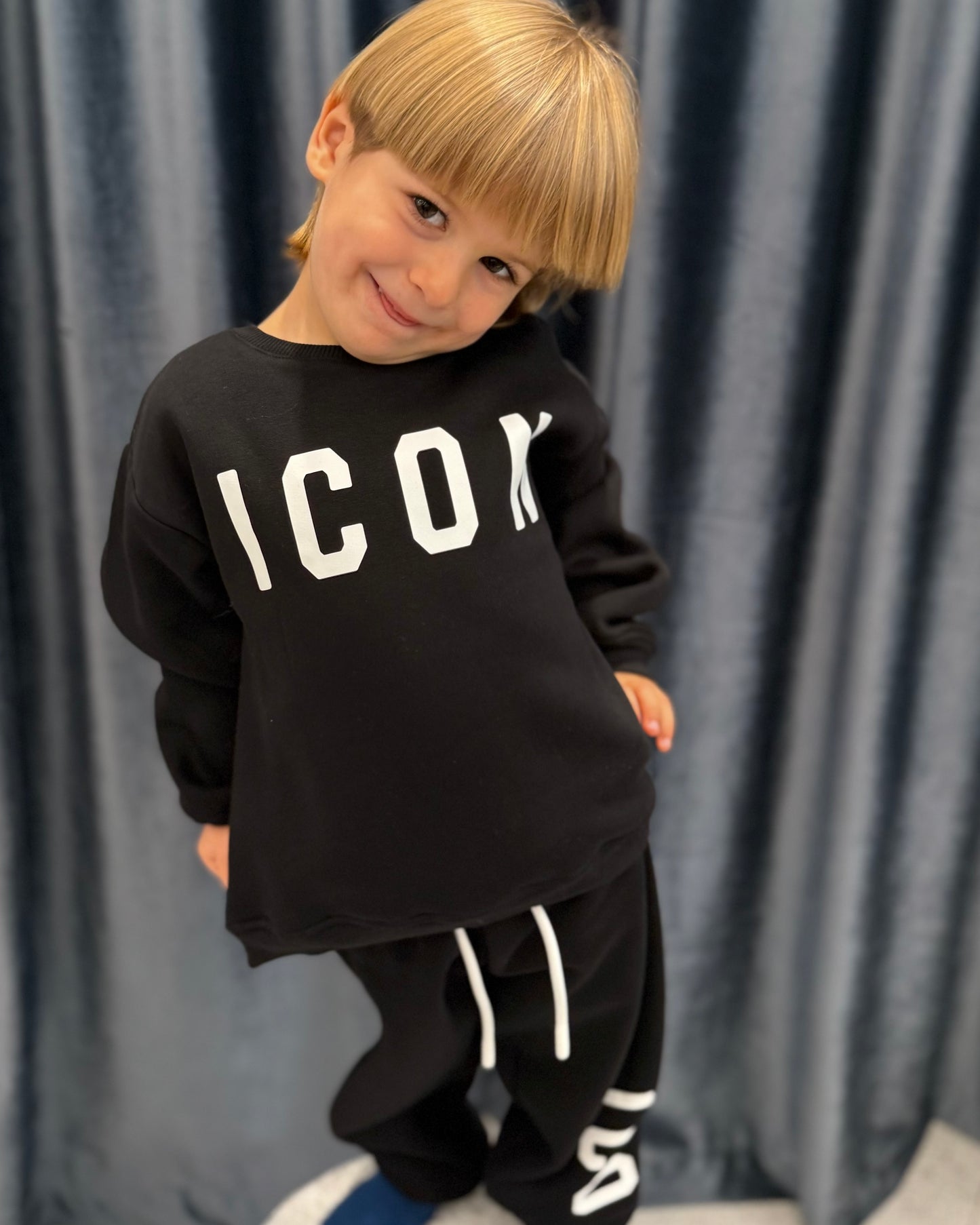 ICON - SET COMPLETO - Felpa e pantalone nero con logo bianco bambino