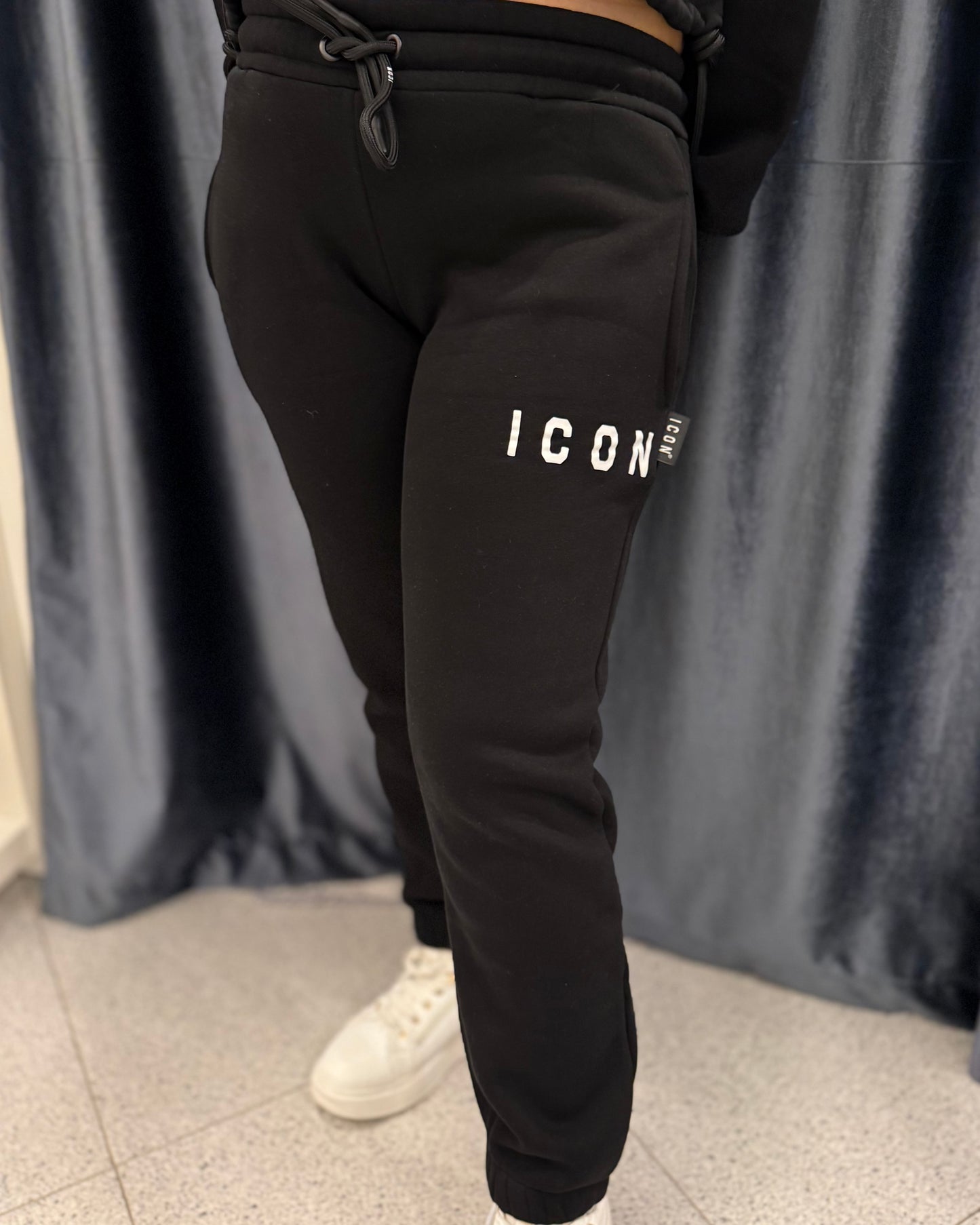 ICON - Pantalone nero con logo bianco donna