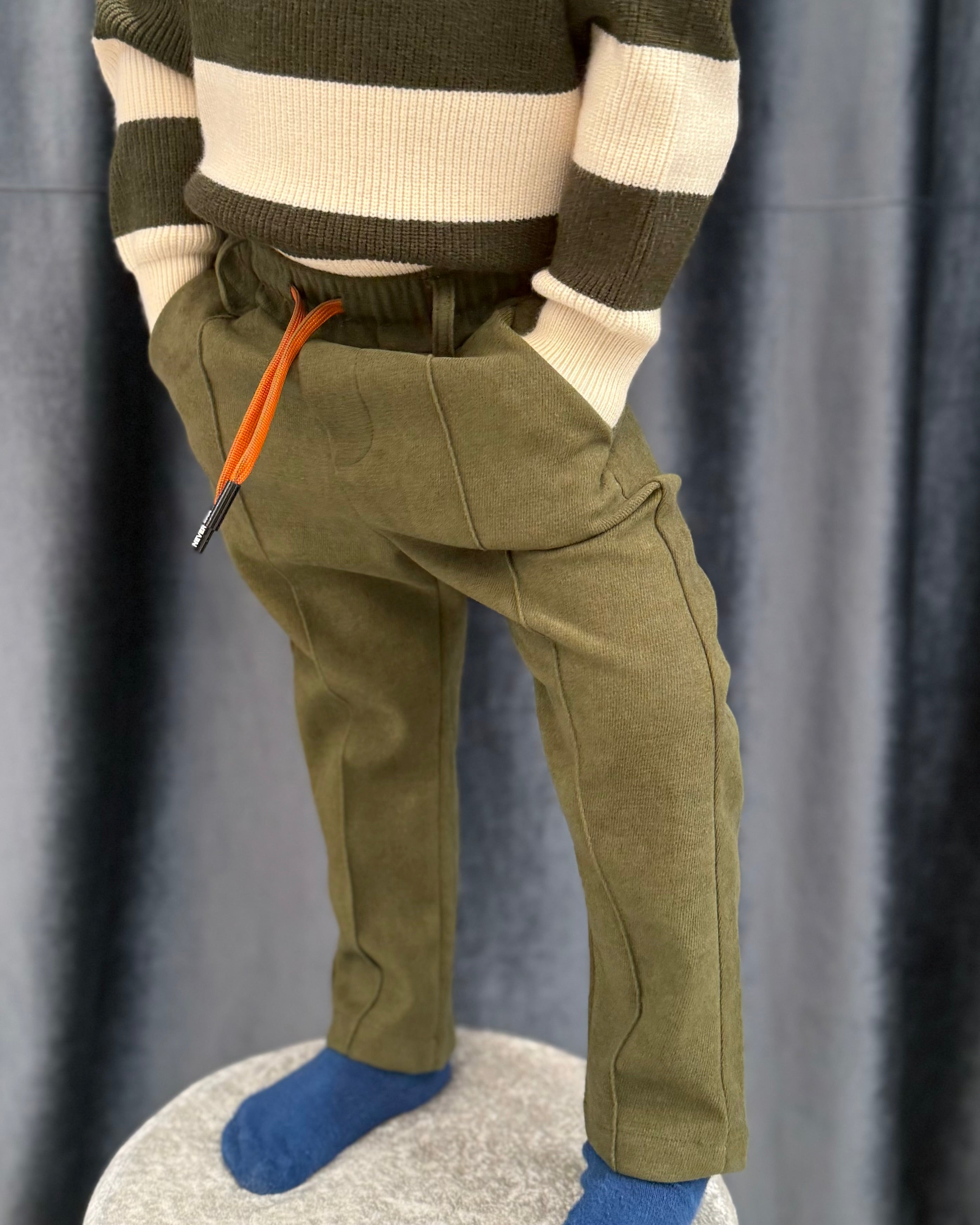 NEVER TOO - Pantalone verde bambino con coulisse arancio