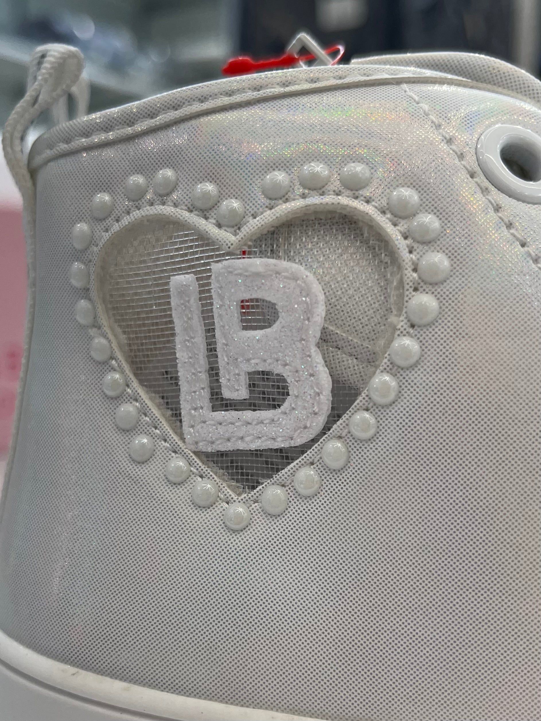 LAURA BIAGIOTTI LOVE - Sneakers bianco perla elegante con logo trasparente laterale