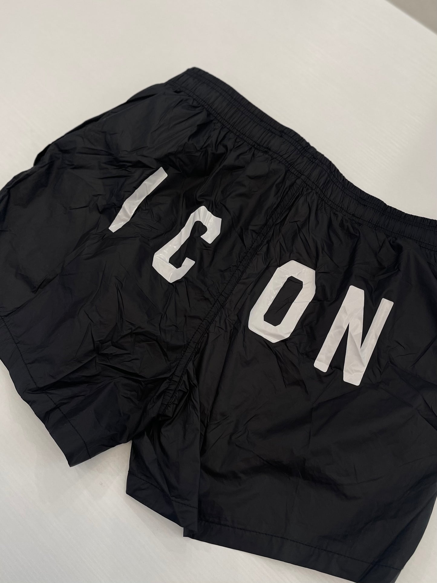 ICON - Costume nero con logo bianco sul retro