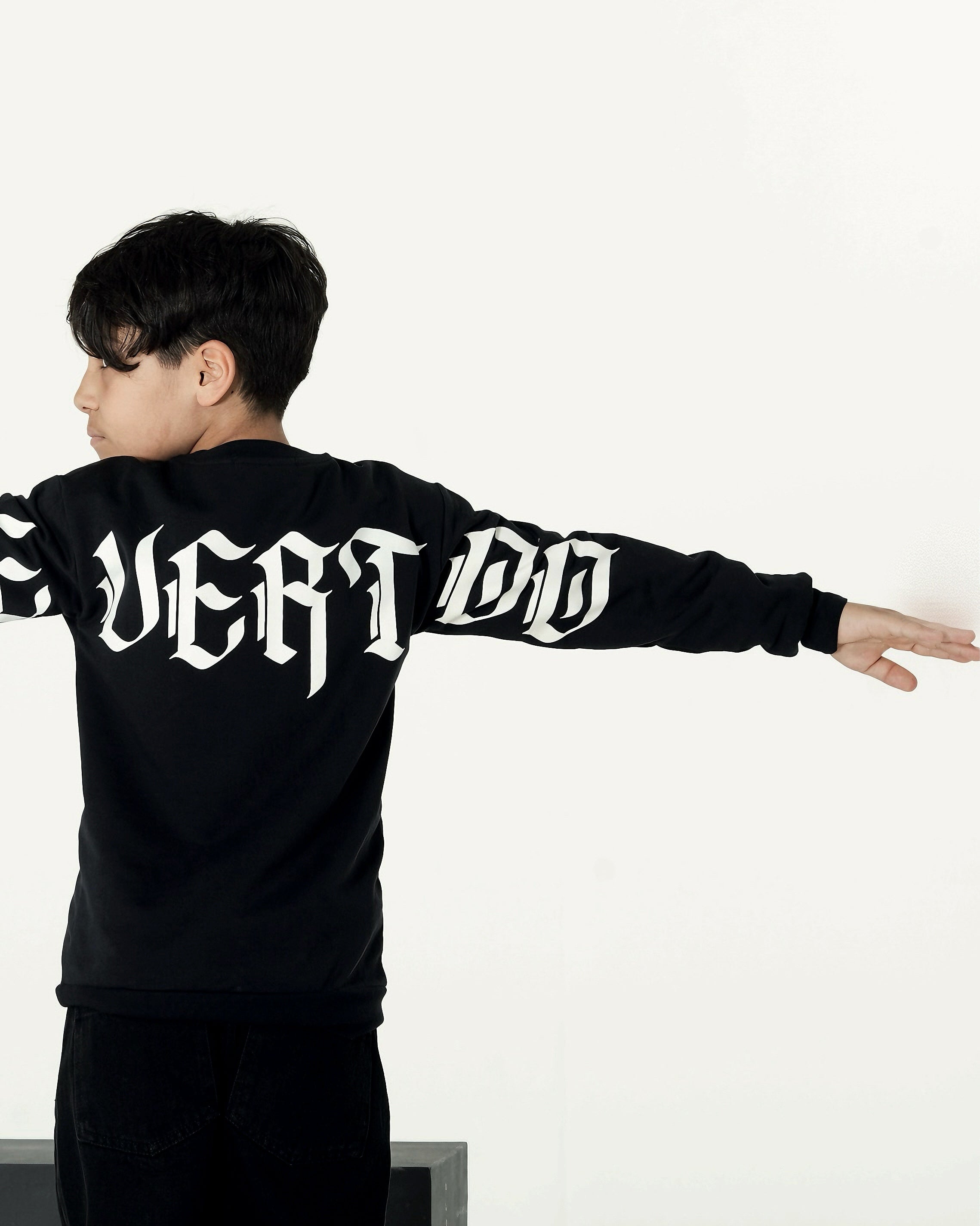 NEVER TOO - Felpa nera con logo bianco bambino