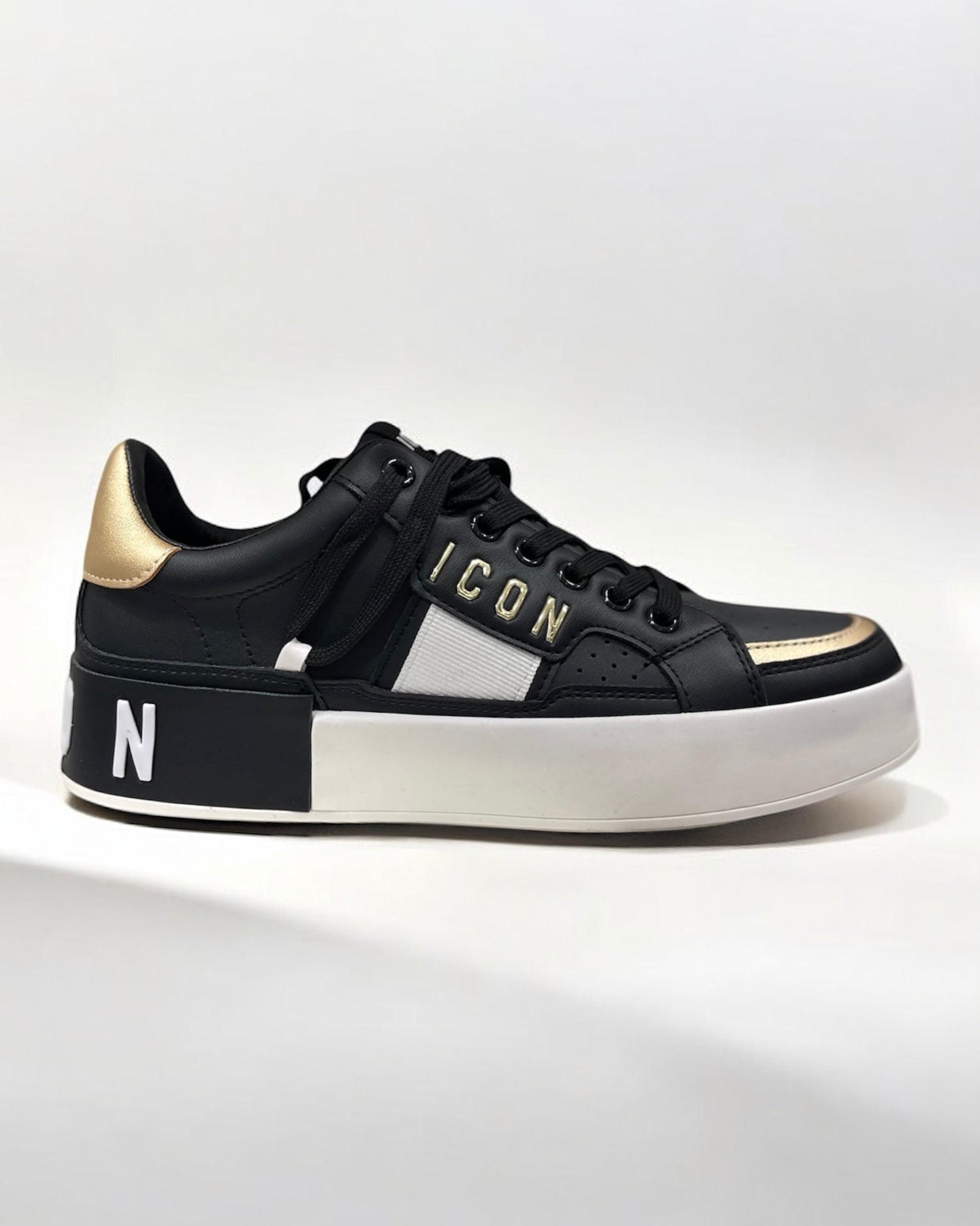 ICON - Sneakers nera con dettagli bianchi e oro