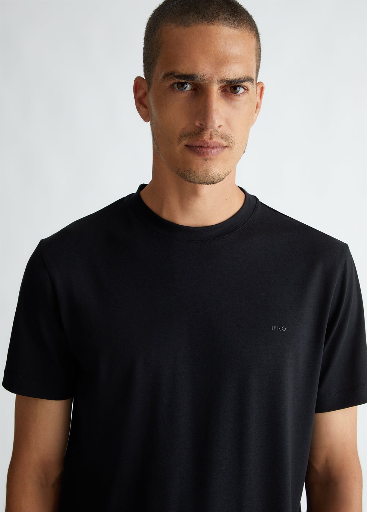 LIU-JO UOMO- T-Shirt nera basica con logo tono su tono uomo