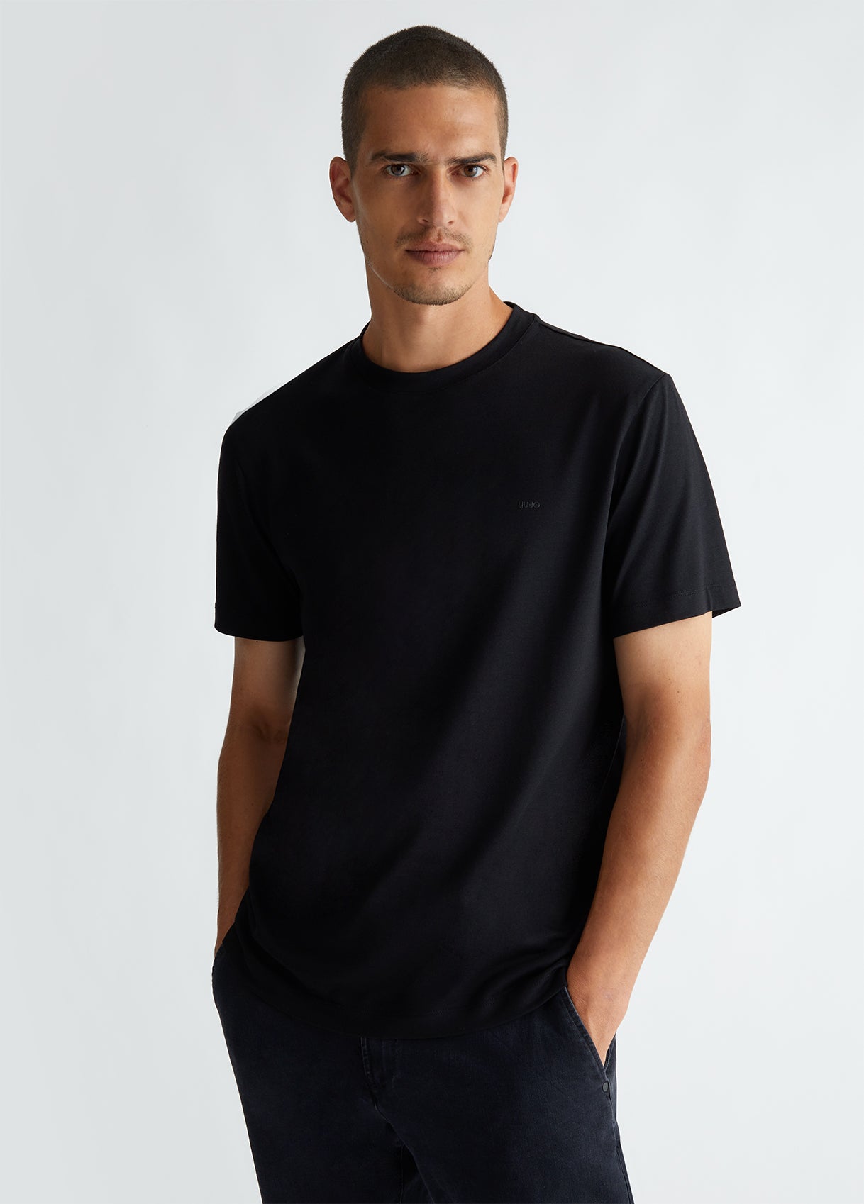 LIU-JO UOMO- T-Shirt nera basica con logo tono su tono uomo