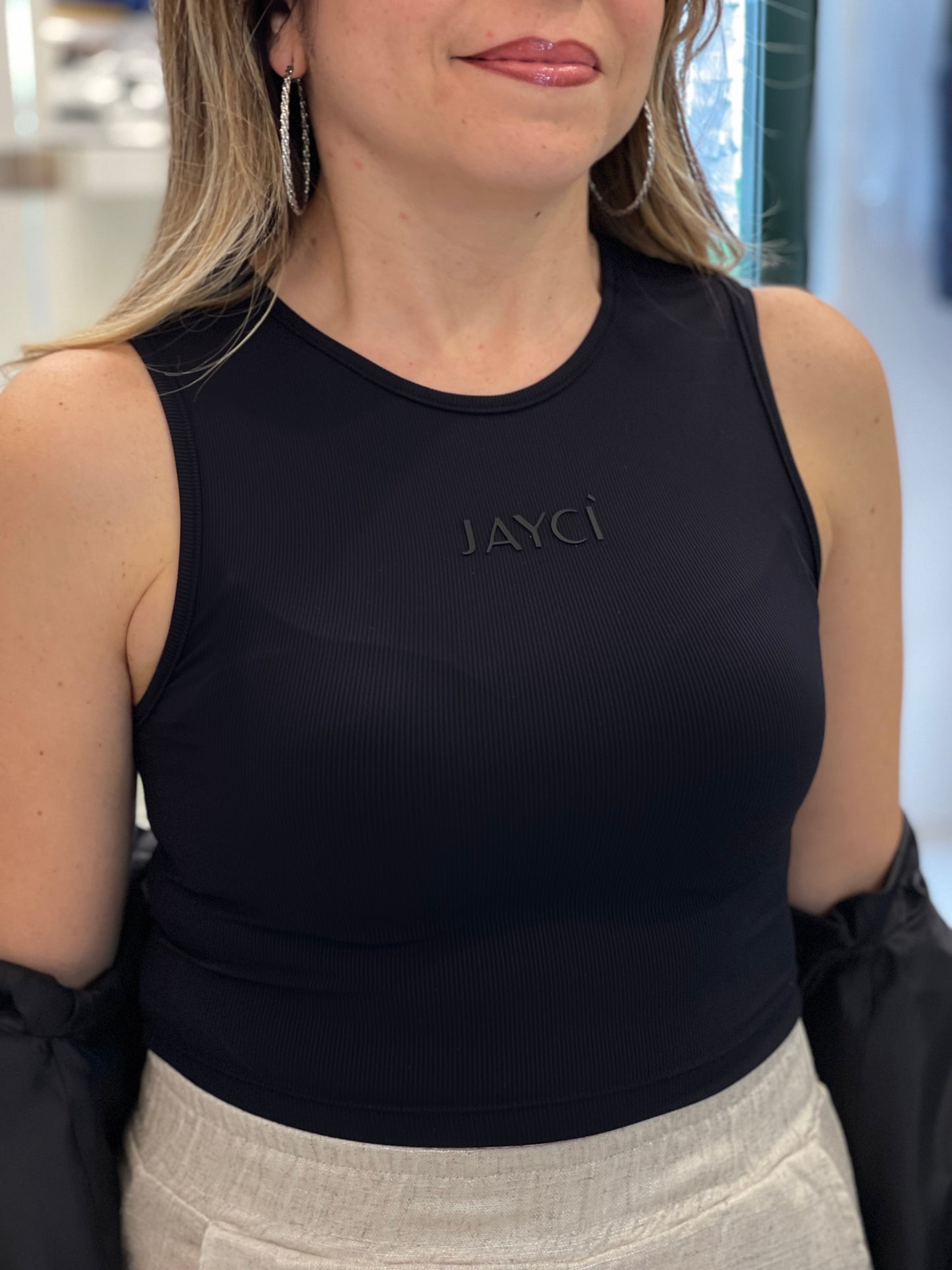 JAYCI - Top nero con logo in rilievo