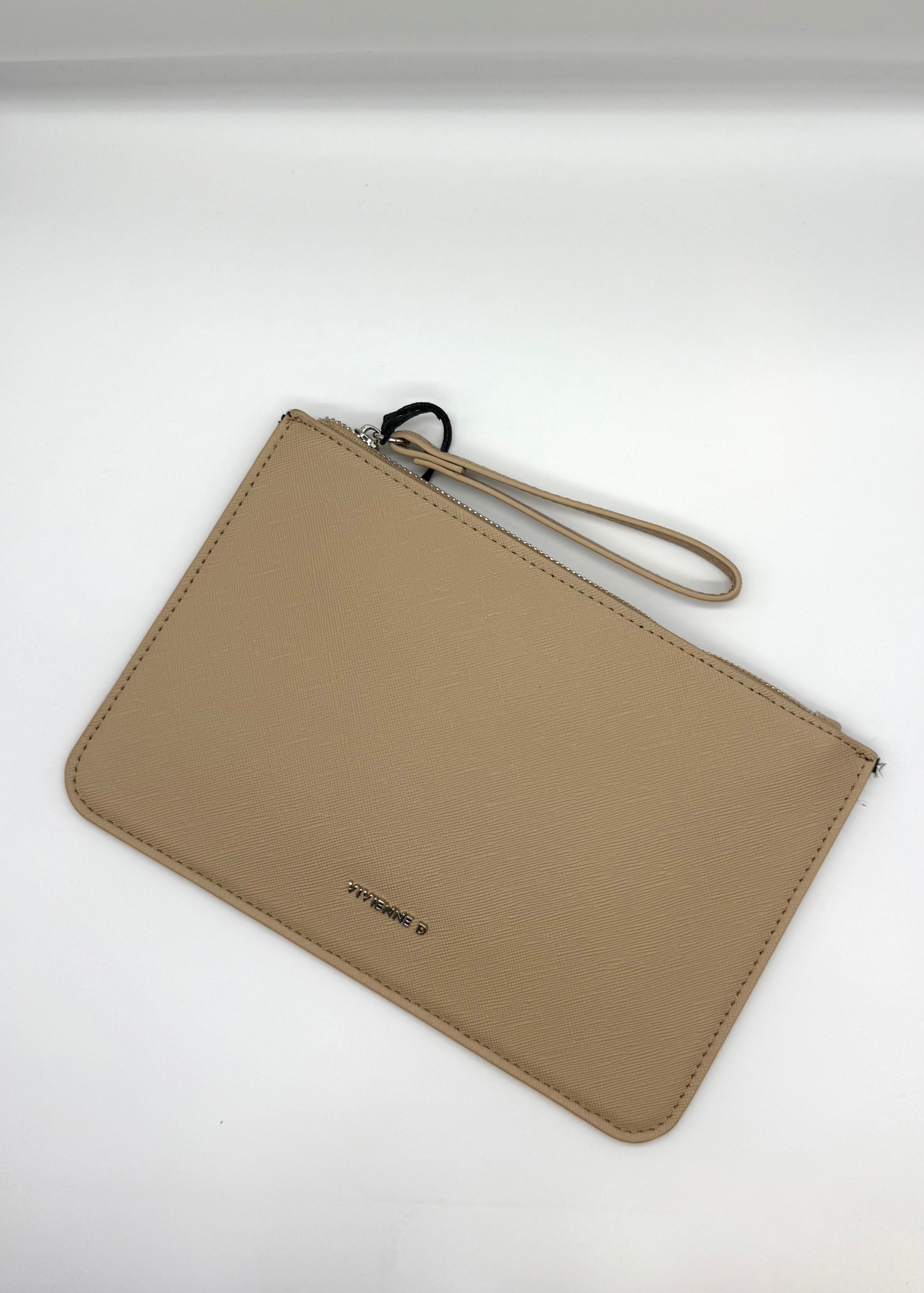 VIVIENNE D - Busta Vogue