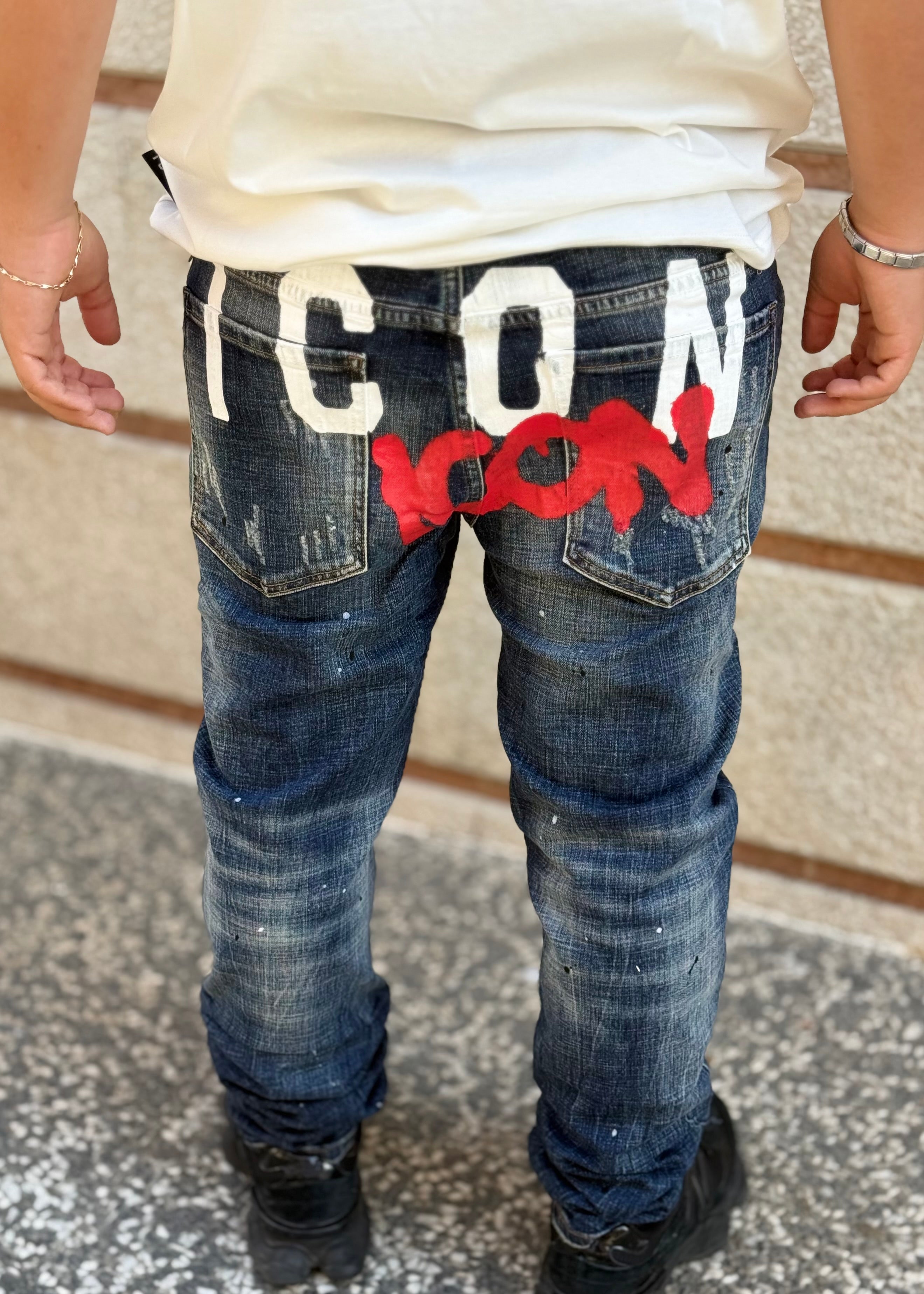 ICON - Jeans lavaggio scuro con logo effetto spray sul retro uomo