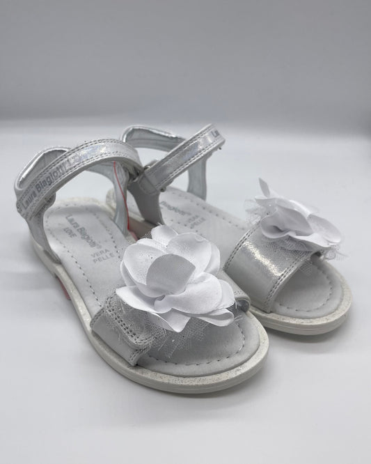 LAURA BIAGIOTTI LOVE - Sandalo bianco con fiore in tessuto e dettagli in tulle
