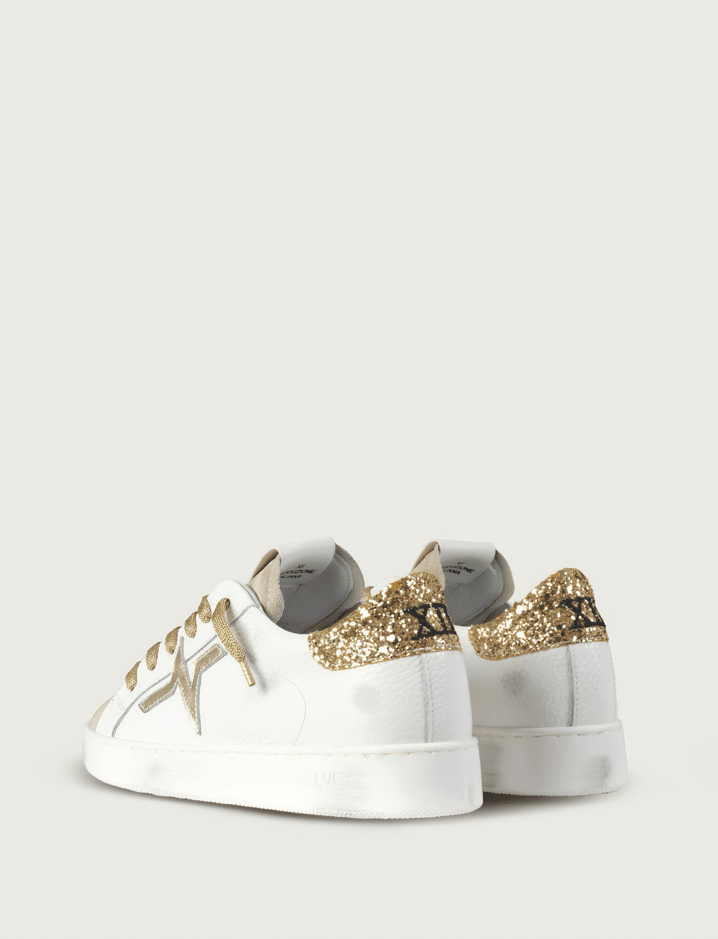 TWELVE - MEMORY FOAM - Sneakers bianca con dettagli oro