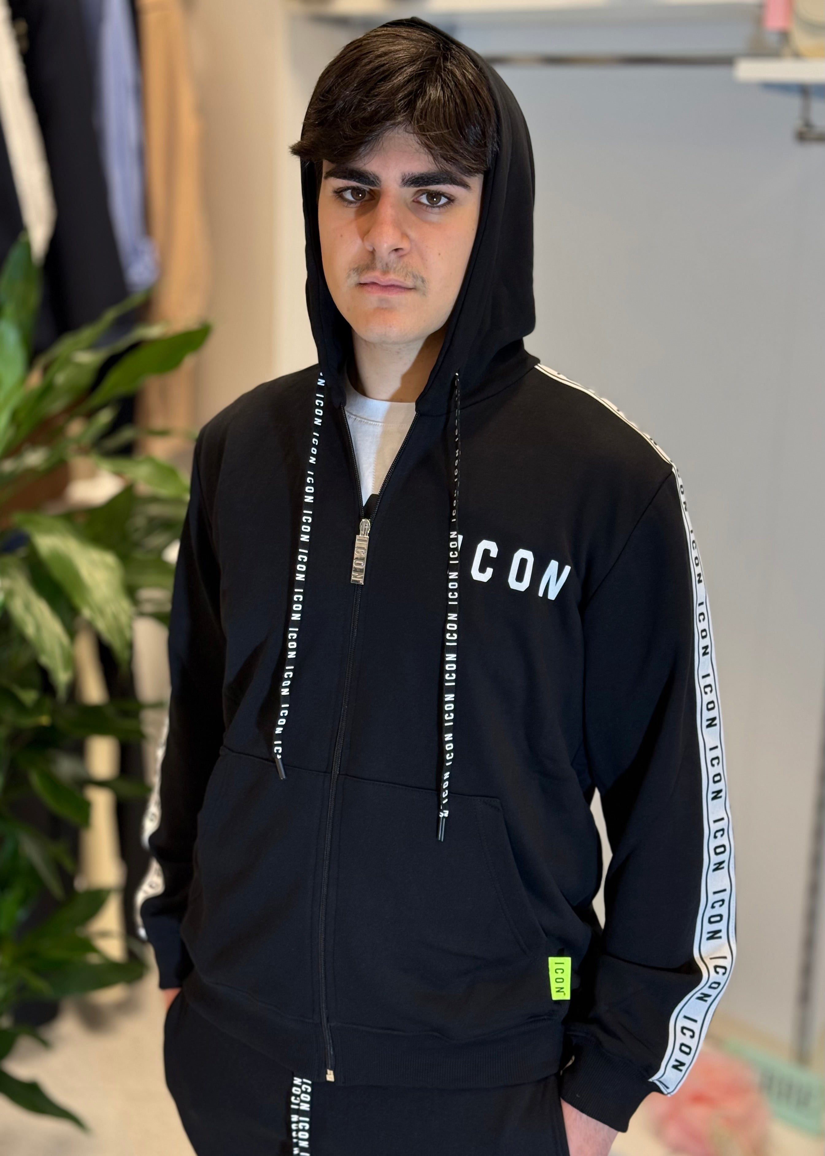 ICON - Felpa con zip e cappuccio nera con bande laterali bianche uomo