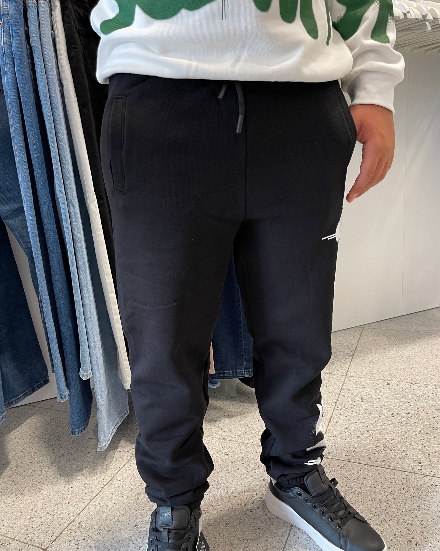 DISCLAIMER - Pantalone tuta sportivo nero con stampa bianca bambino