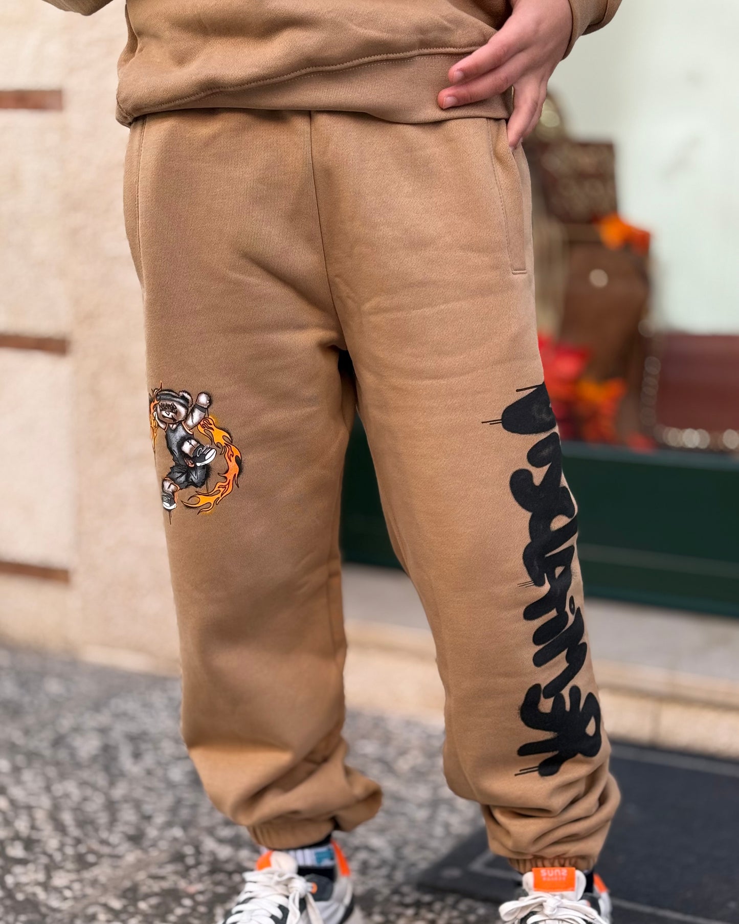 DISCLAIMER - Pantalone marrone con logo nero bambino