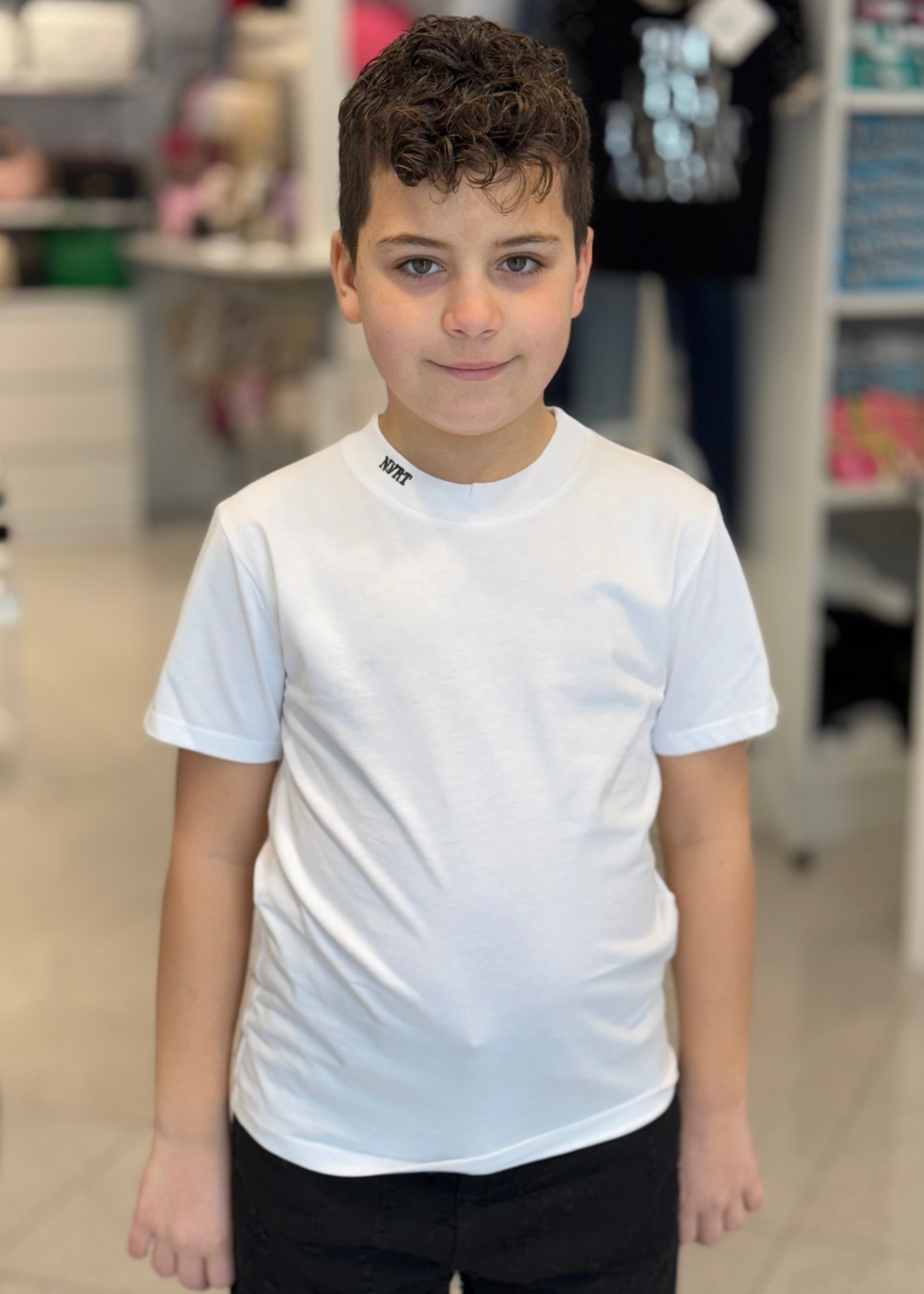 NEVER TOO - T-shirt bianca con logo sul collo bambino