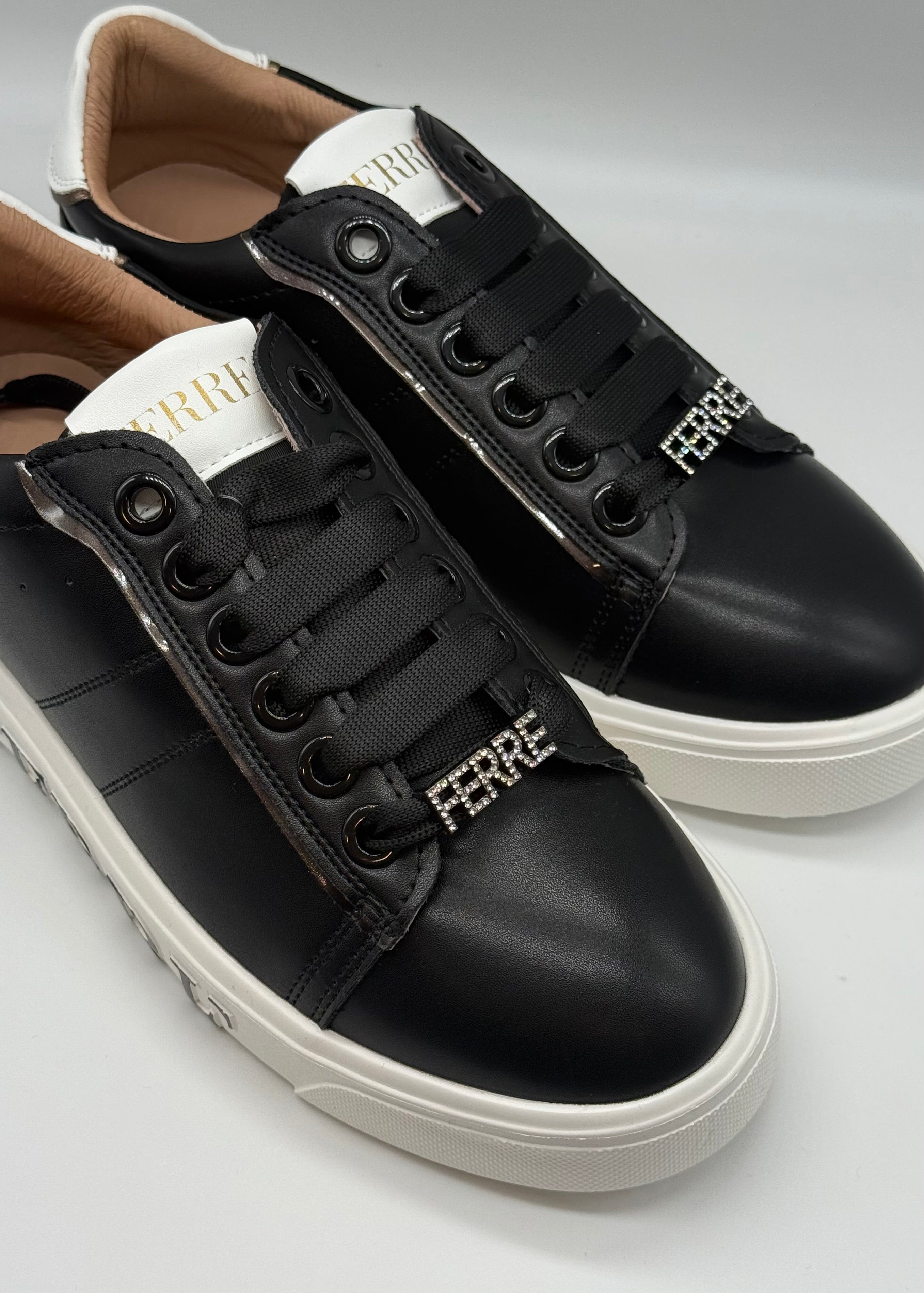 FERRE  - Sneakers nere con applicazione strass donna