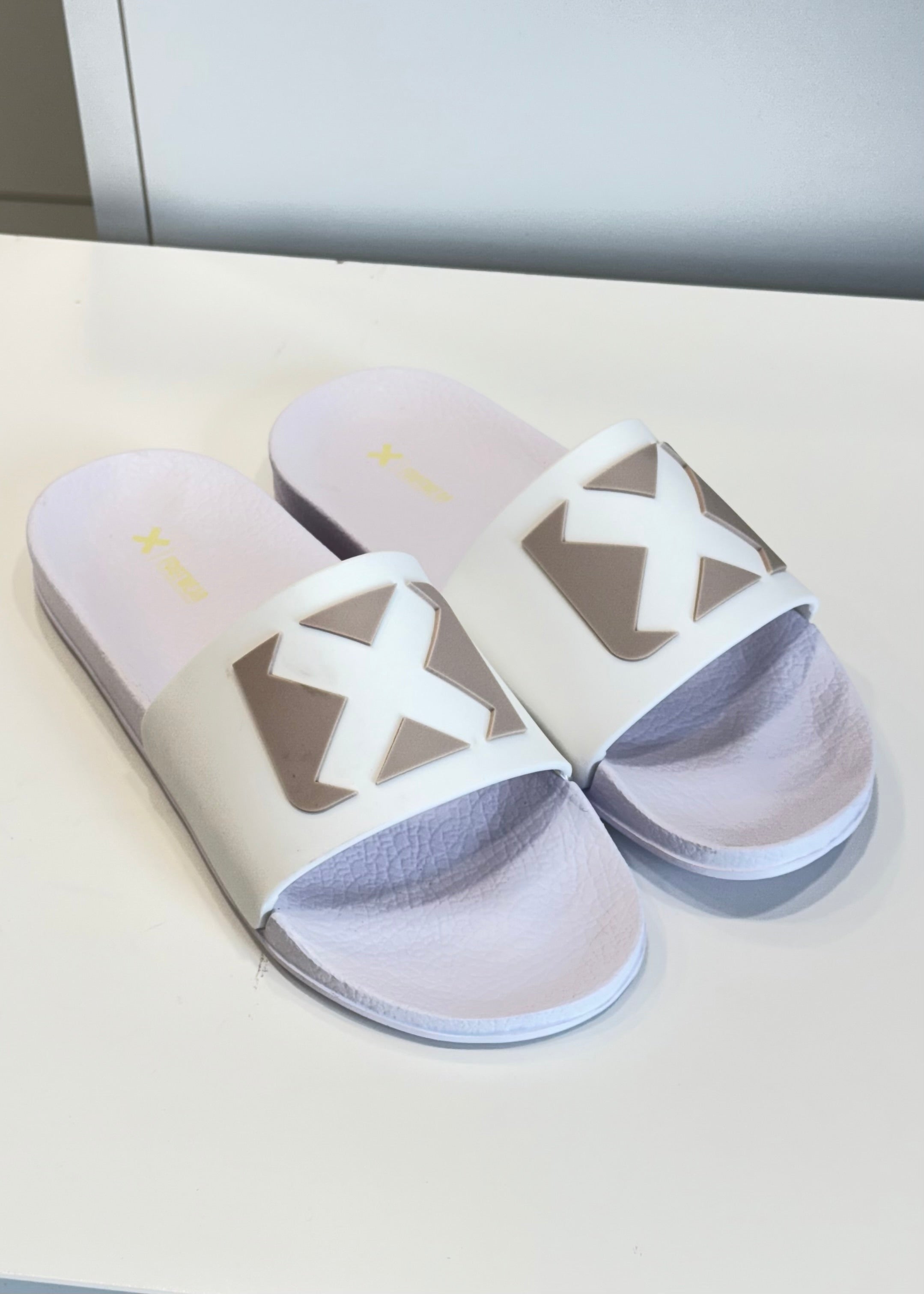 XTI - MEMORY FOAM - Ciabatta bianca a fascia