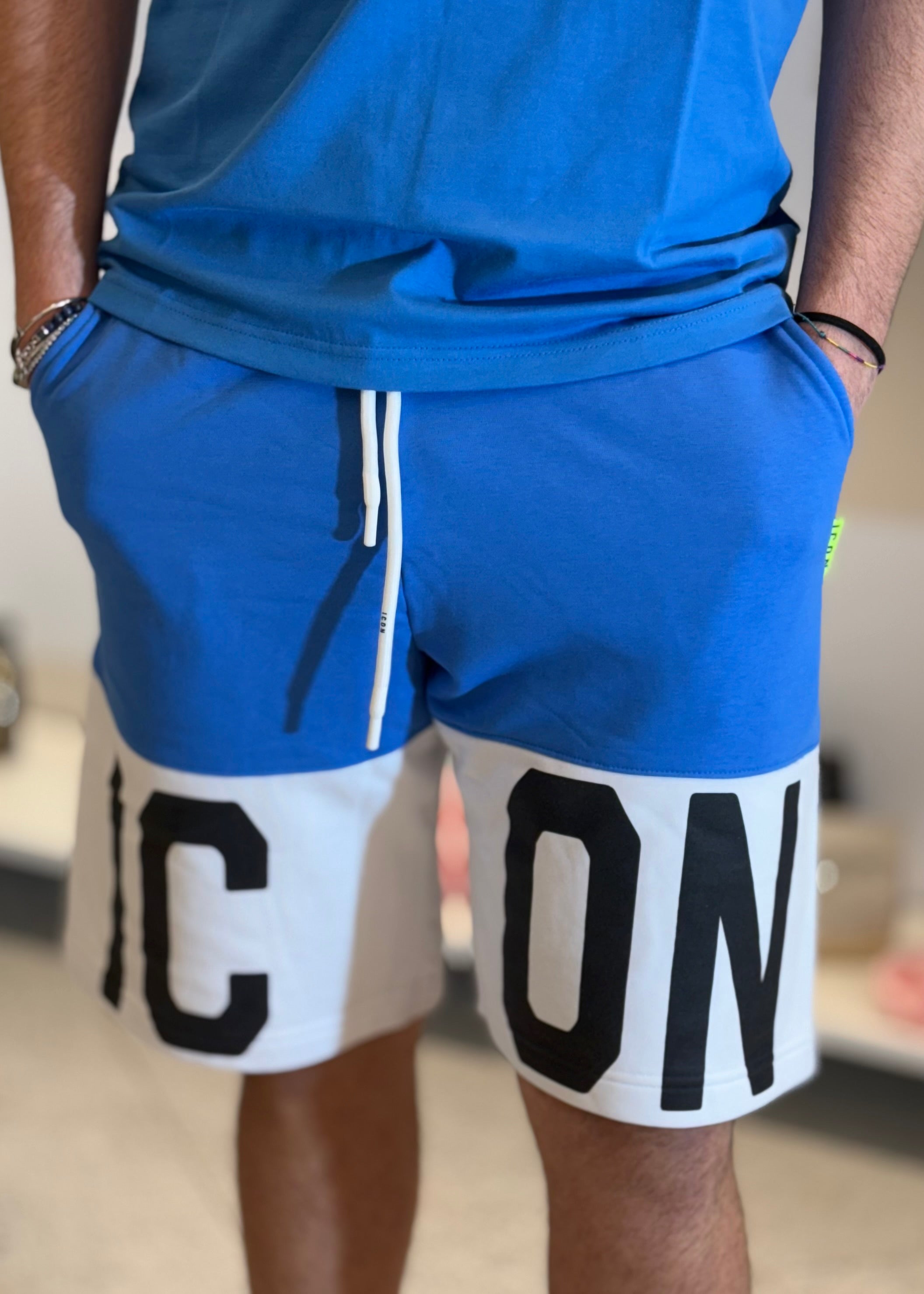 ICON - Bermuda  oceano uomo