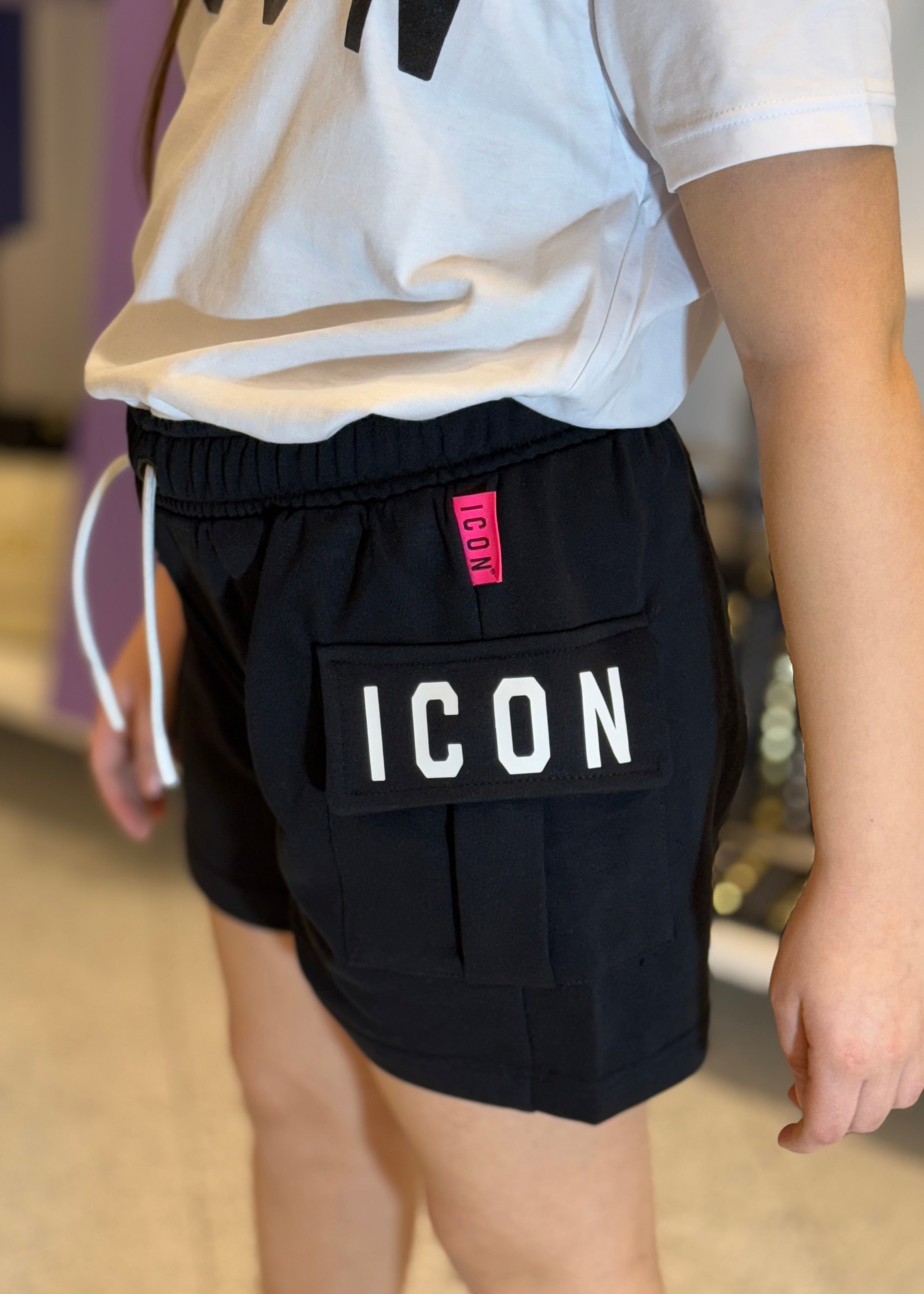 ICON - Short nero cargo con logo bianco bambina
