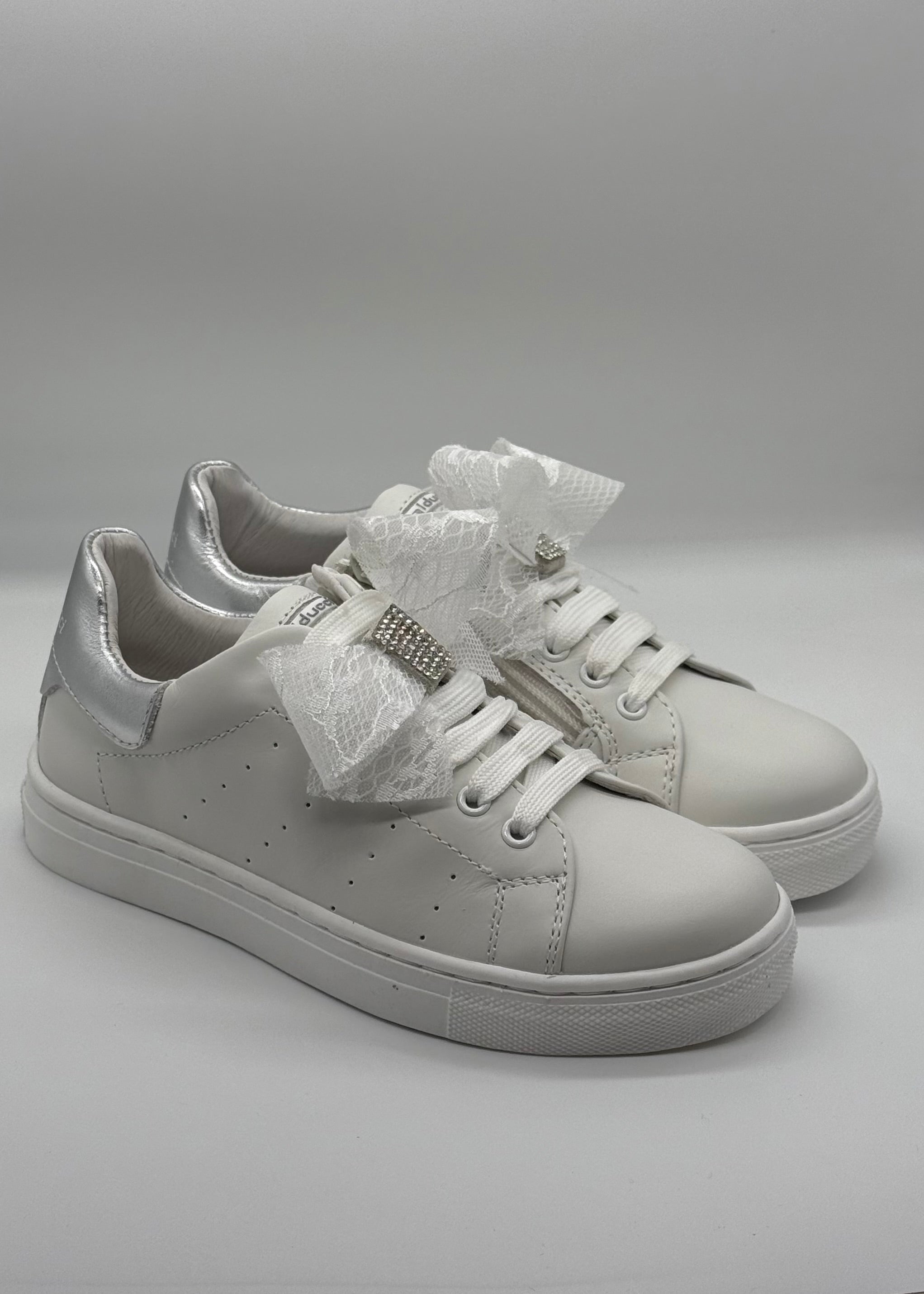 BALDUCCI - Sneakers bianca con fiocco in pizzo e strass bambina