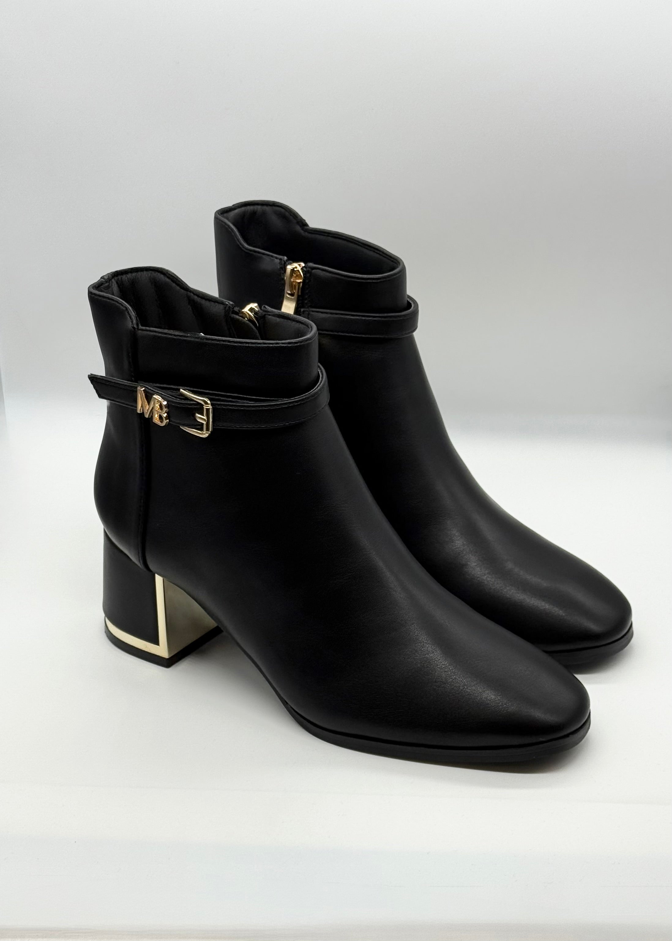 MARIELLA BURANI - Stivaletto nero con tacco e fibbia oro donna