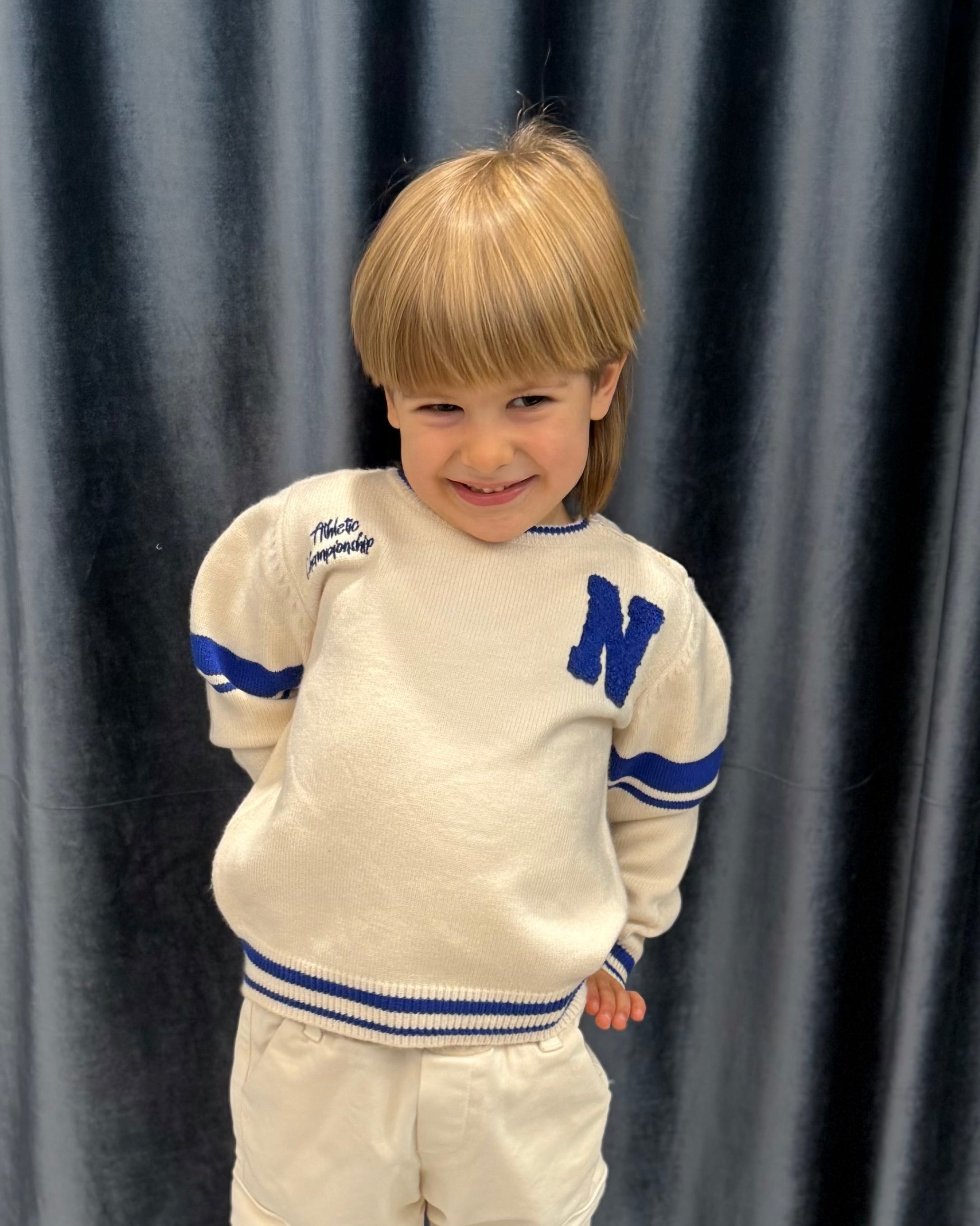 NEVER TOO - Maglioncino panna con dettagli blu royal bambino