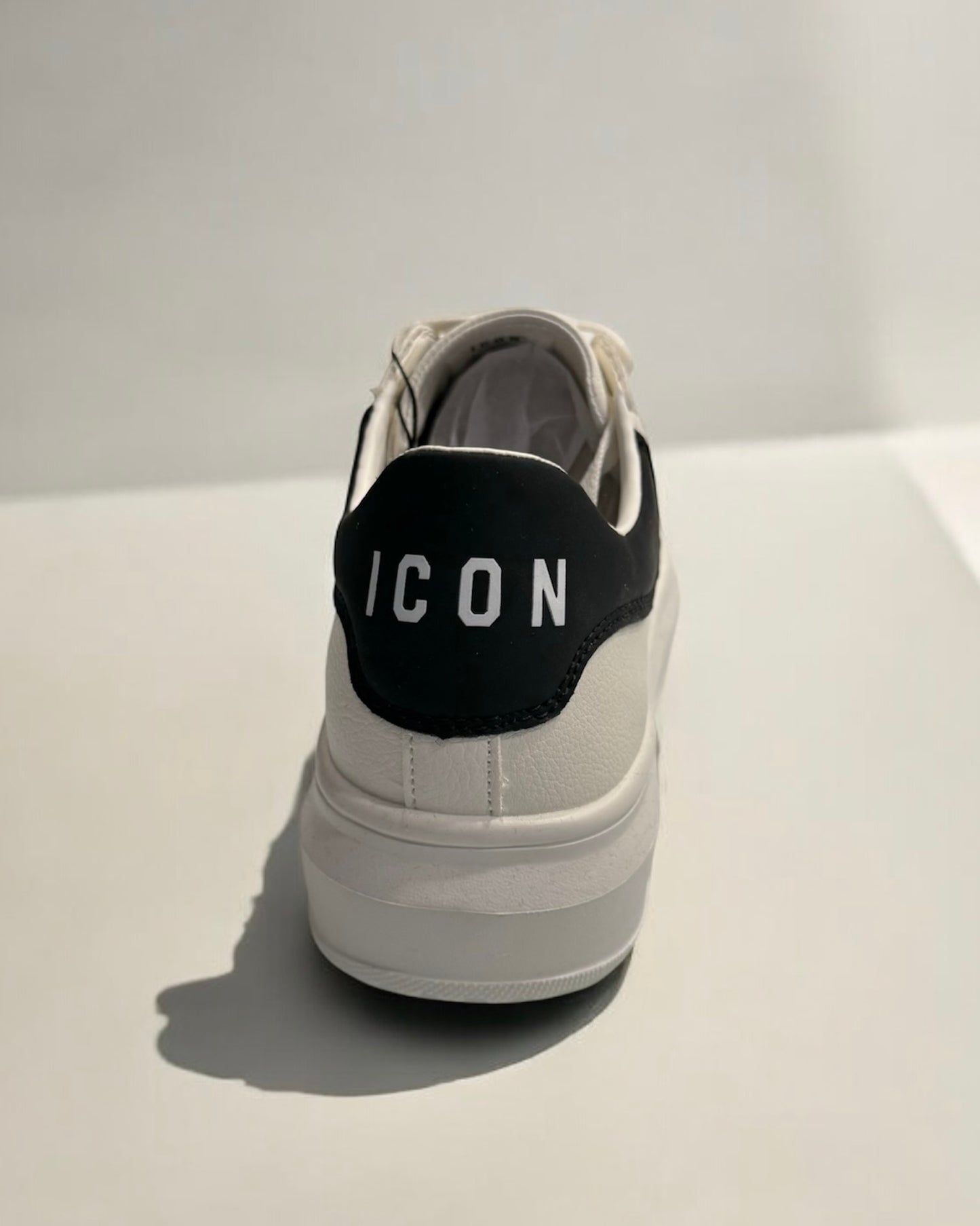 ICON - Sneakers bianca con dettaglio nero unisex