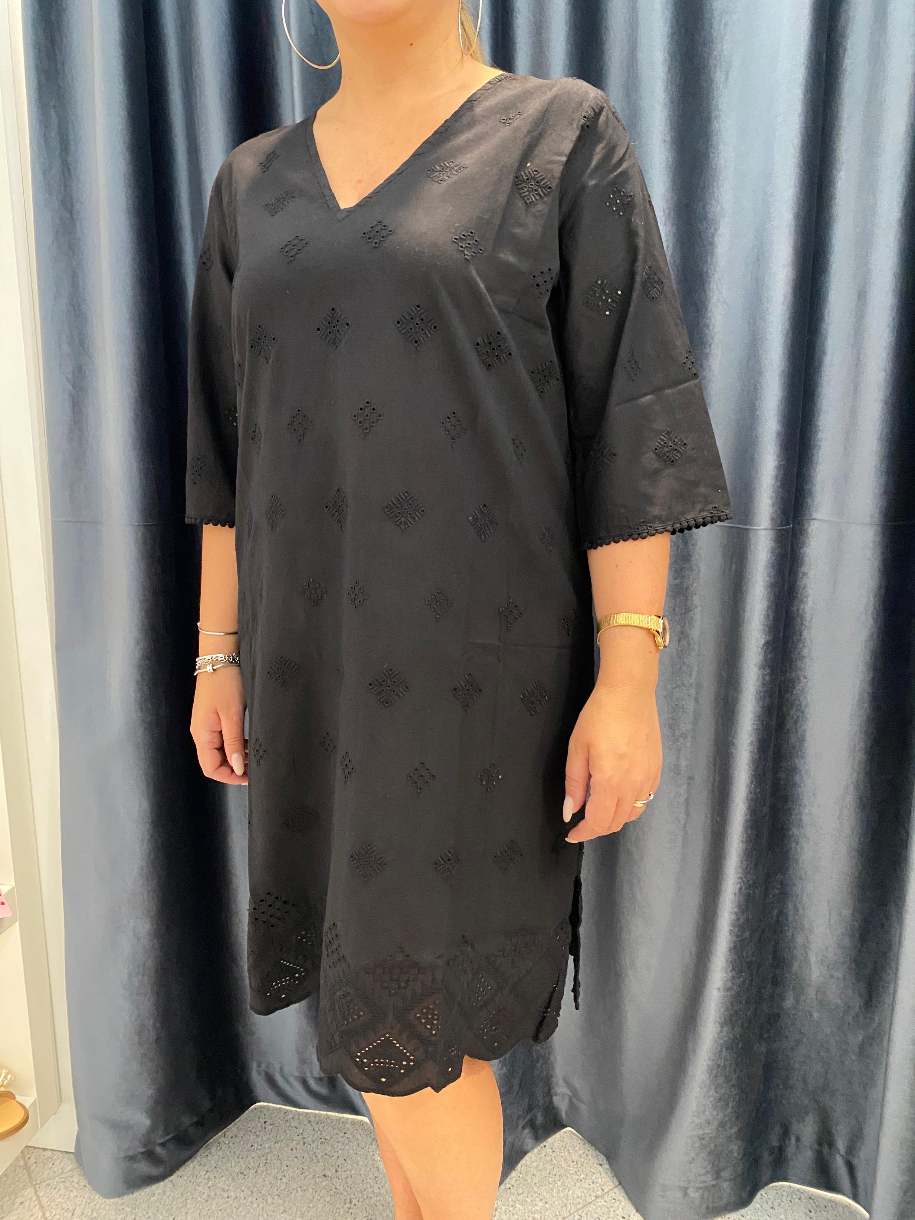 FATTORE C - Kaftano nero in pizzo donna