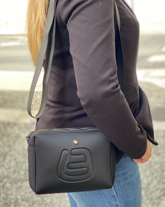 LA FILLE DES FLEURS - Borsa nera in neoprene a tracolla