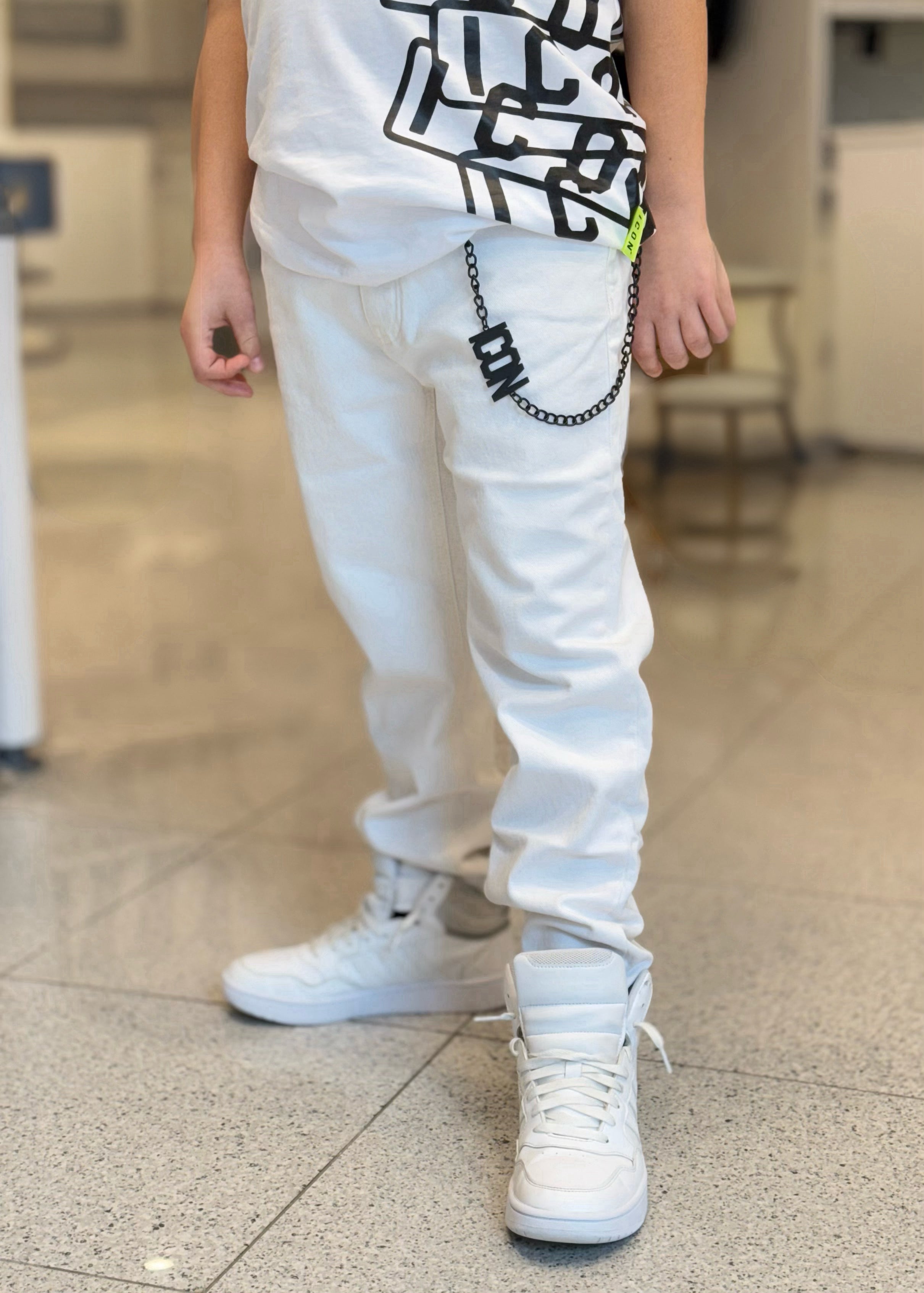 ICON - Jeans bianco con logo sul retro nero bambino