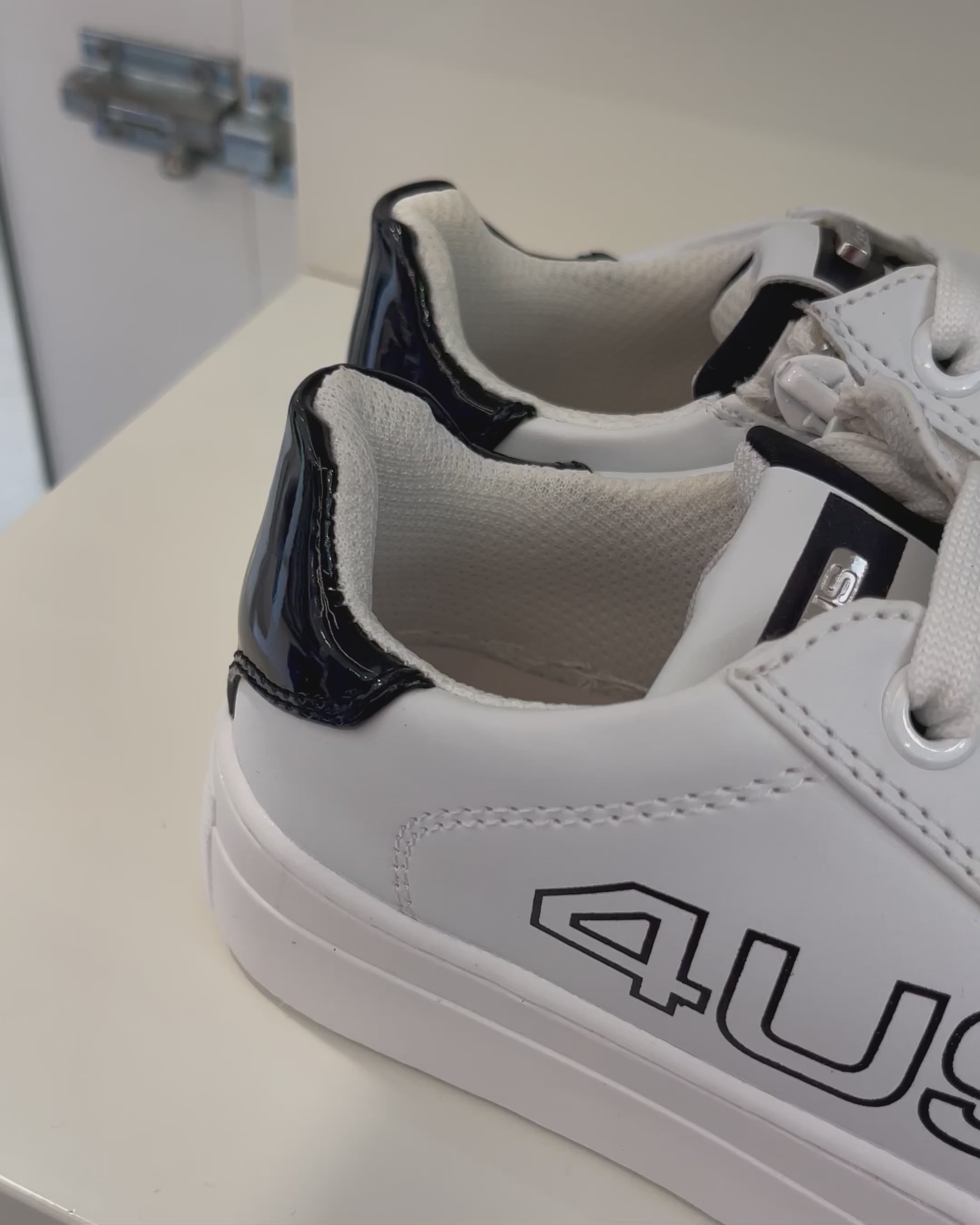 4US BY CESARE PACIOTTI - Sneakers bianca con logo stilizzato laterale