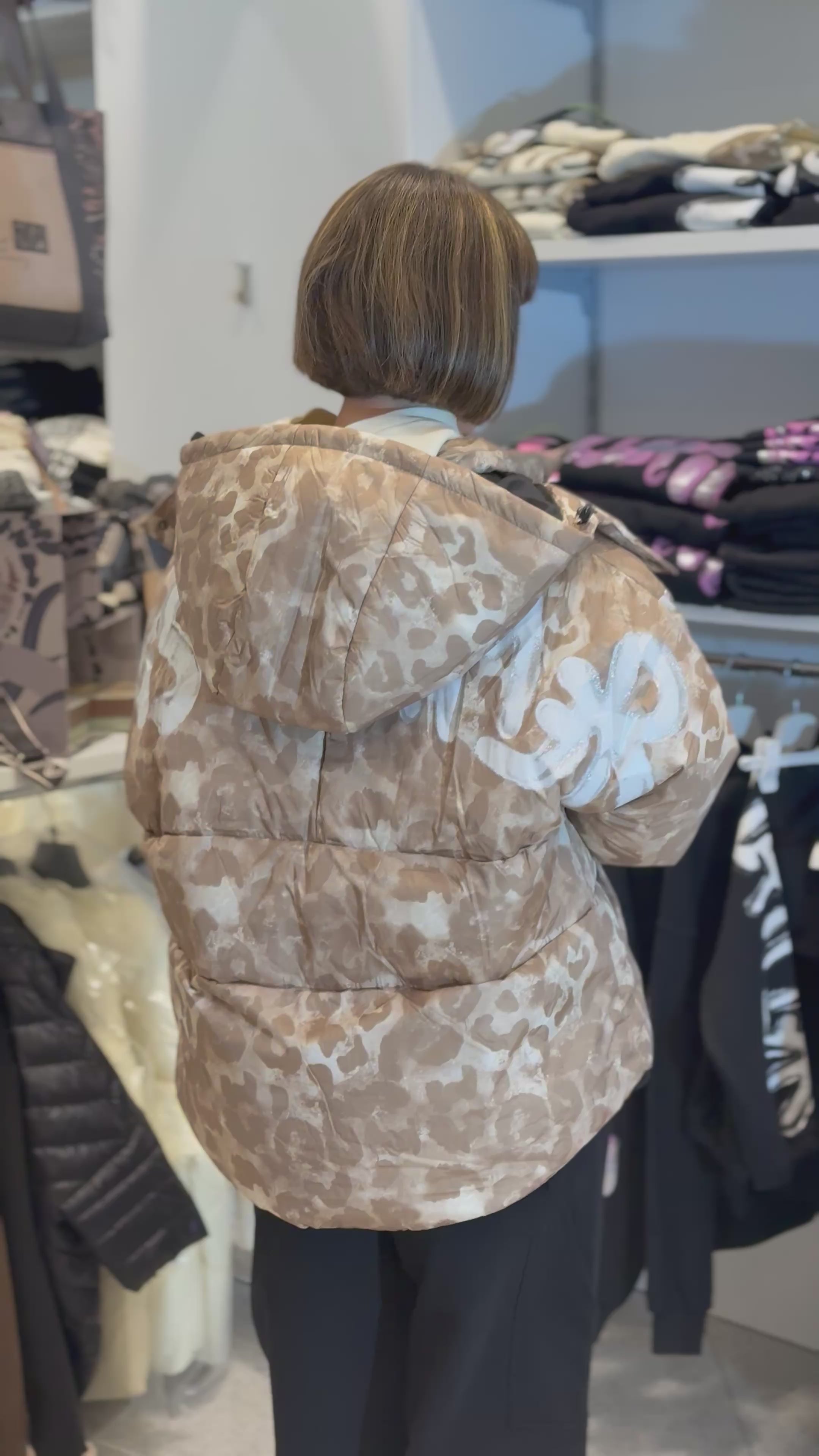 DISCLAIMER - Pantalone con ciondolo orso donna